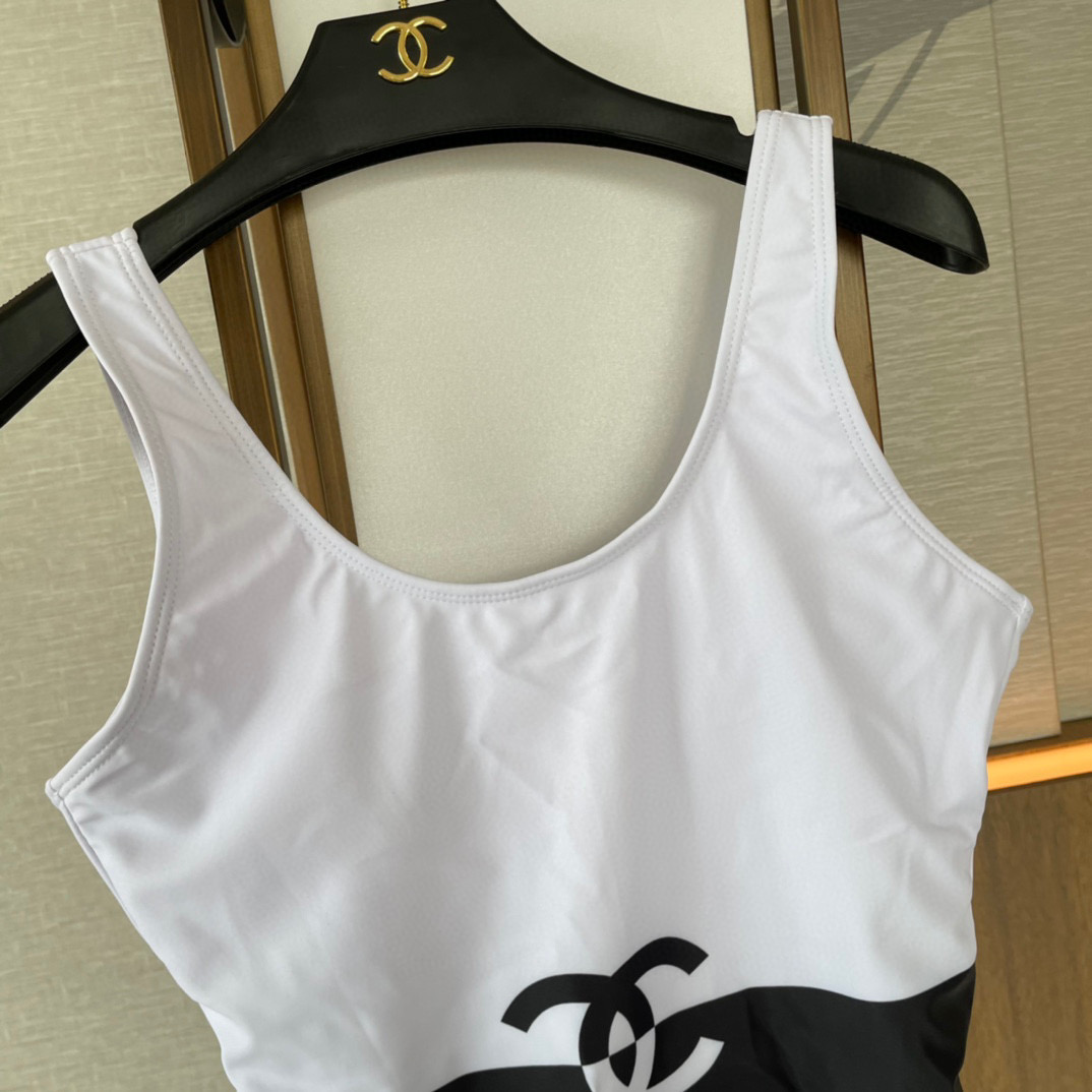  Chanel 香奈儿连体泳衣  😍🥰适合多种场景的游泳衣🏊‍♀️海边 游泳池 温泉 水上乐园 漂流都可