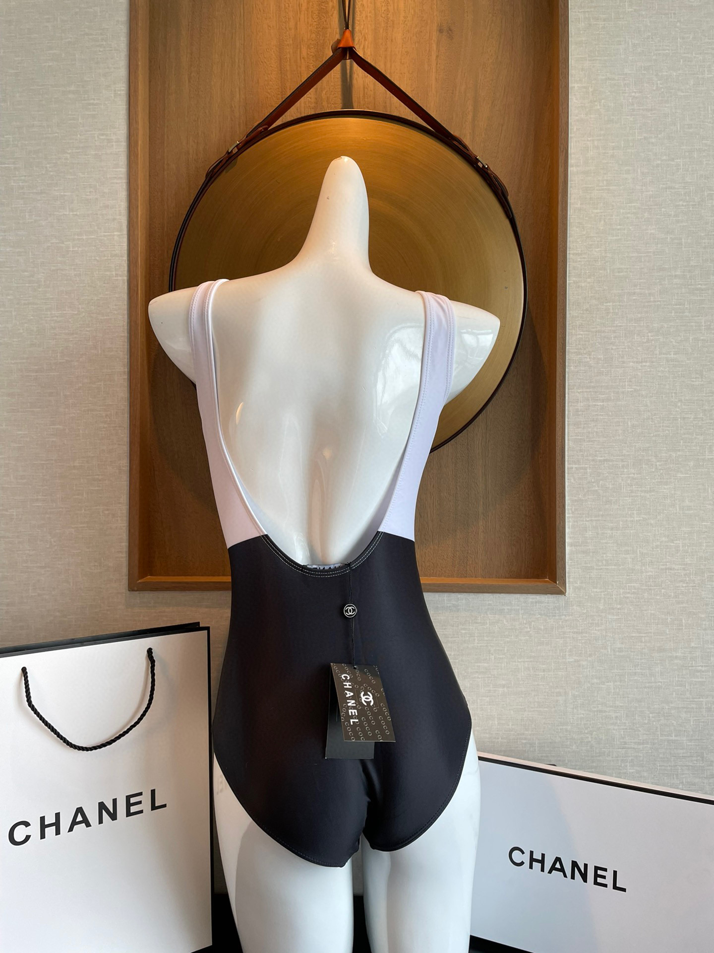  Chanel 香奈儿连体泳衣  😍🥰适合多种场景的游泳衣🏊‍♀️海边 游泳池 温泉 水上乐园 漂流都可