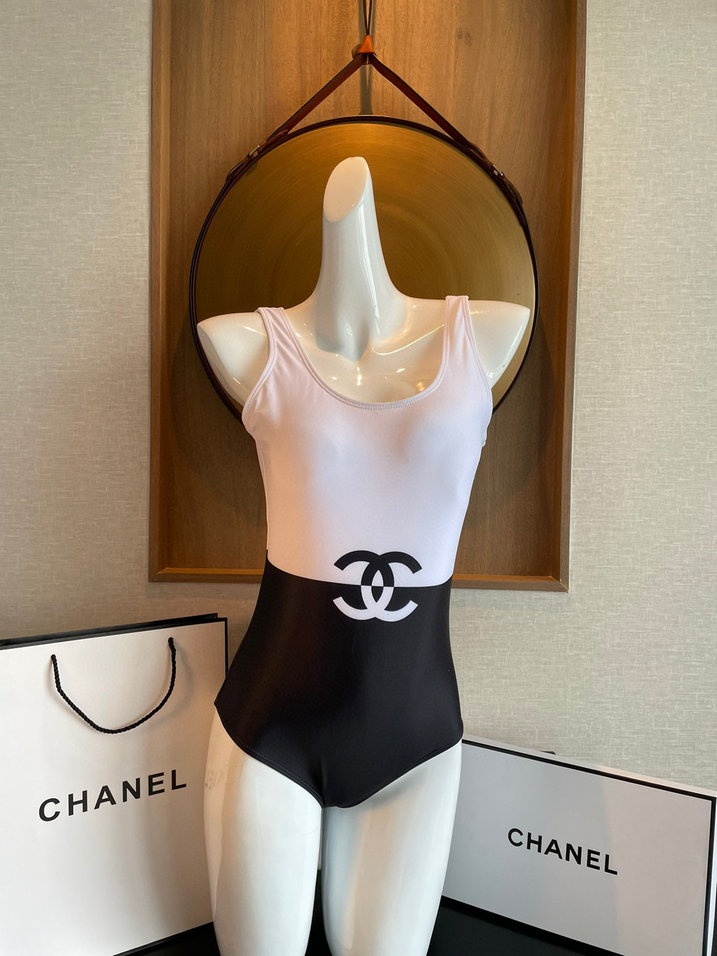  Chanel 香奈儿连体泳衣  😍🥰适合多种场景的游泳衣🏊‍♀️海边 游泳池 温泉 水上乐园 漂流都可