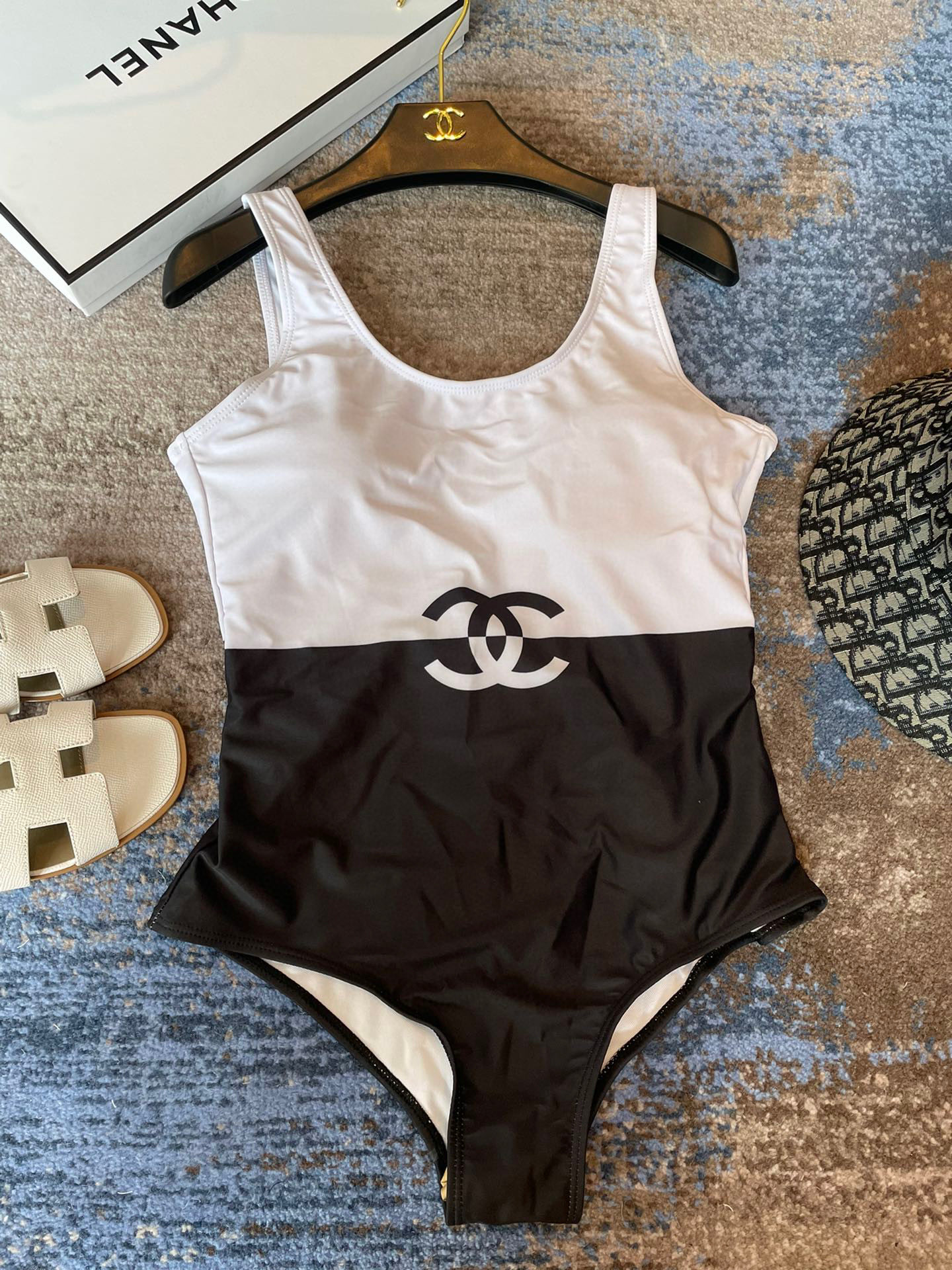  Chanel 香奈儿连体泳衣  😍🥰适合多种场景的游泳衣🏊‍♀️海边 游泳池 温泉 水上乐园 漂流都可