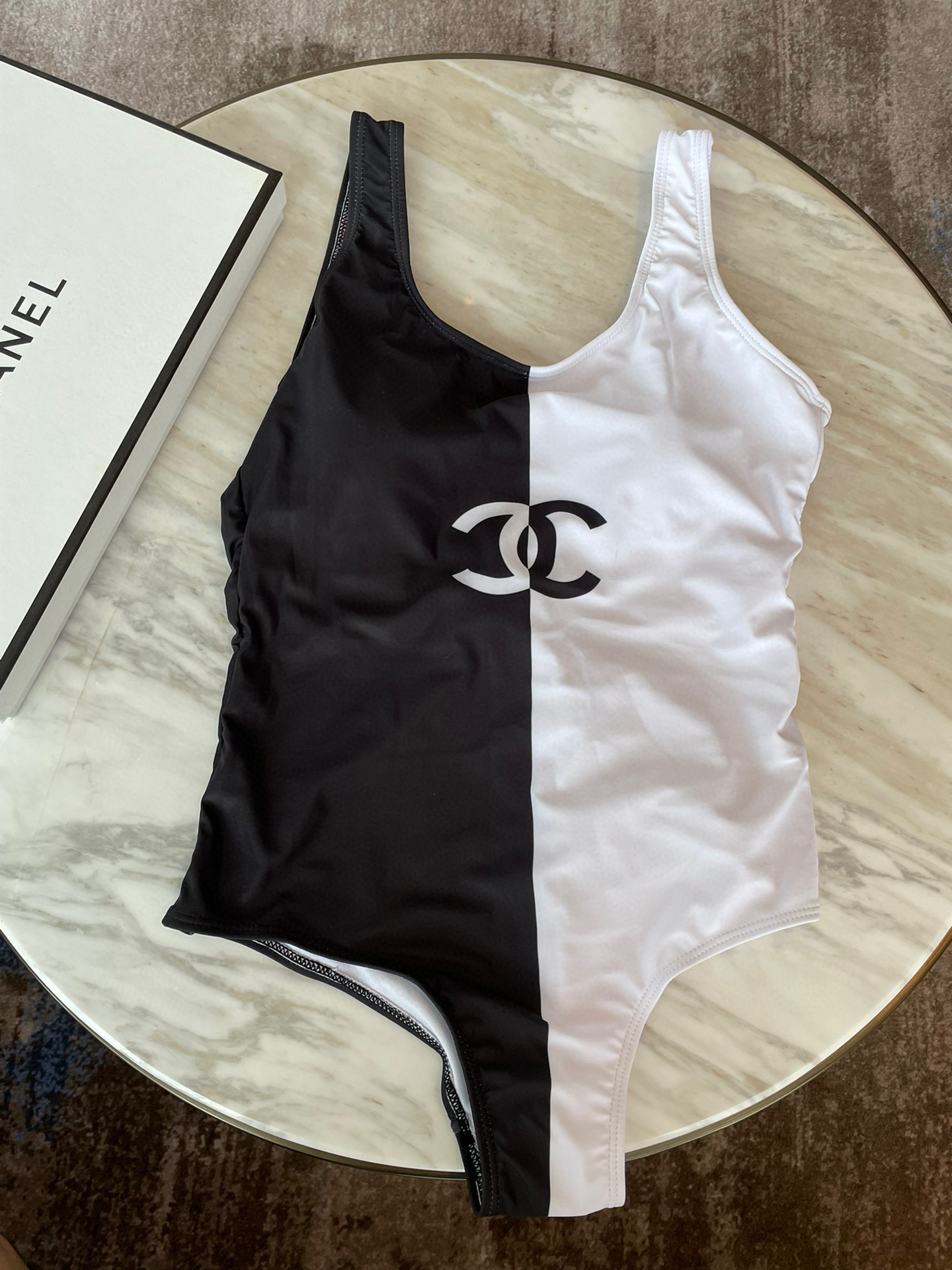  Chanel 香奈儿连体泳衣  😍🥰适合多种场景的游泳衣🏊‍♀️海边 游泳池 温泉 水上乐园 漂流都可
