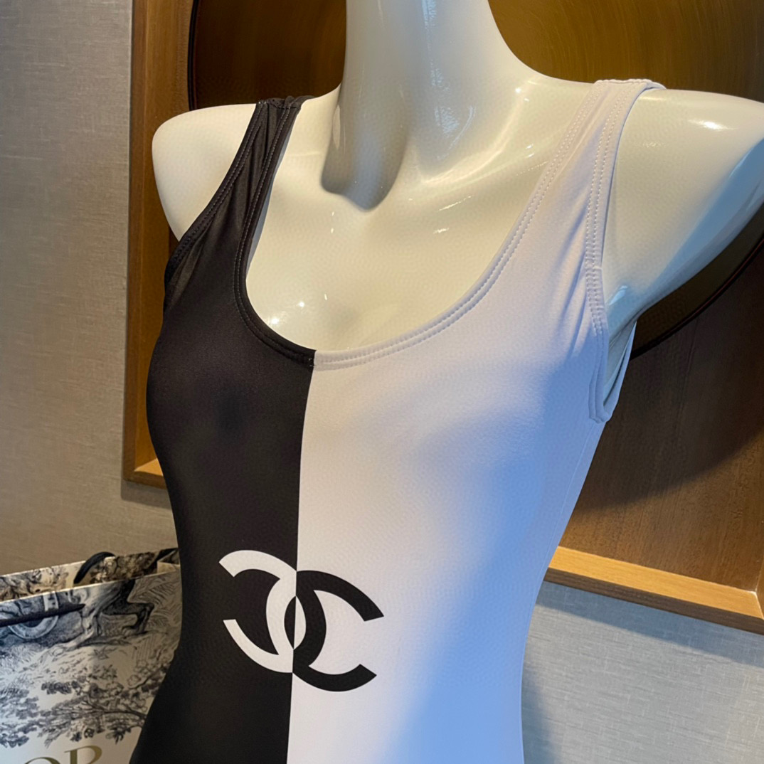  Chanel 香奈儿连体泳衣  😍🥰适合多种场景的游泳衣🏊‍♀️海边 游泳池 温泉 水上乐园 漂流都可