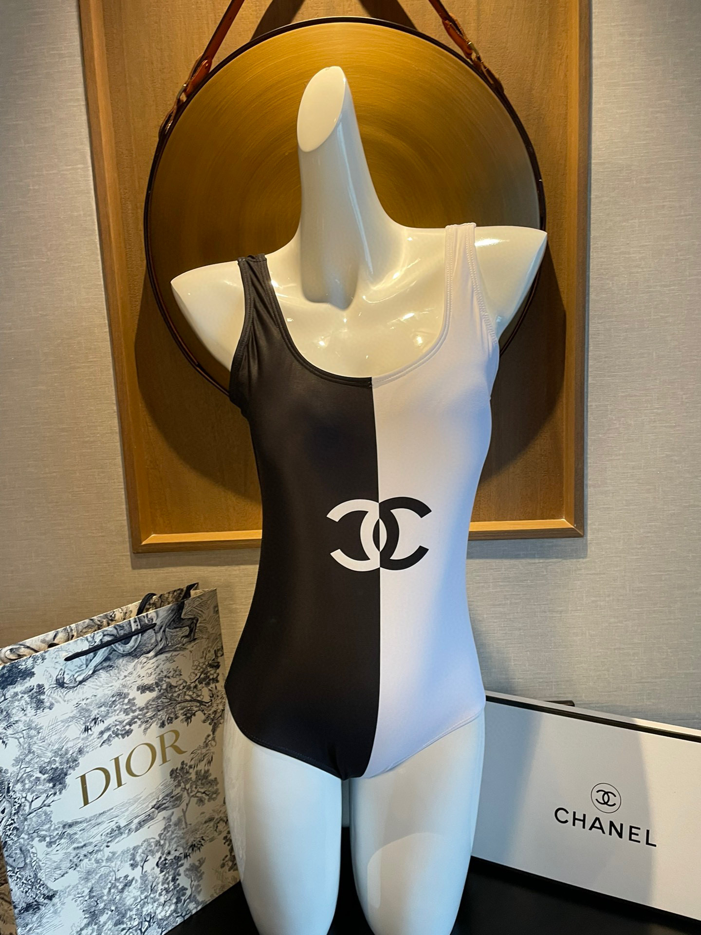  Chanel 香奈儿连体泳衣  😍🥰适合多种场景的游泳衣🏊‍♀️海边 游泳池 温泉 水上乐园 漂流都可