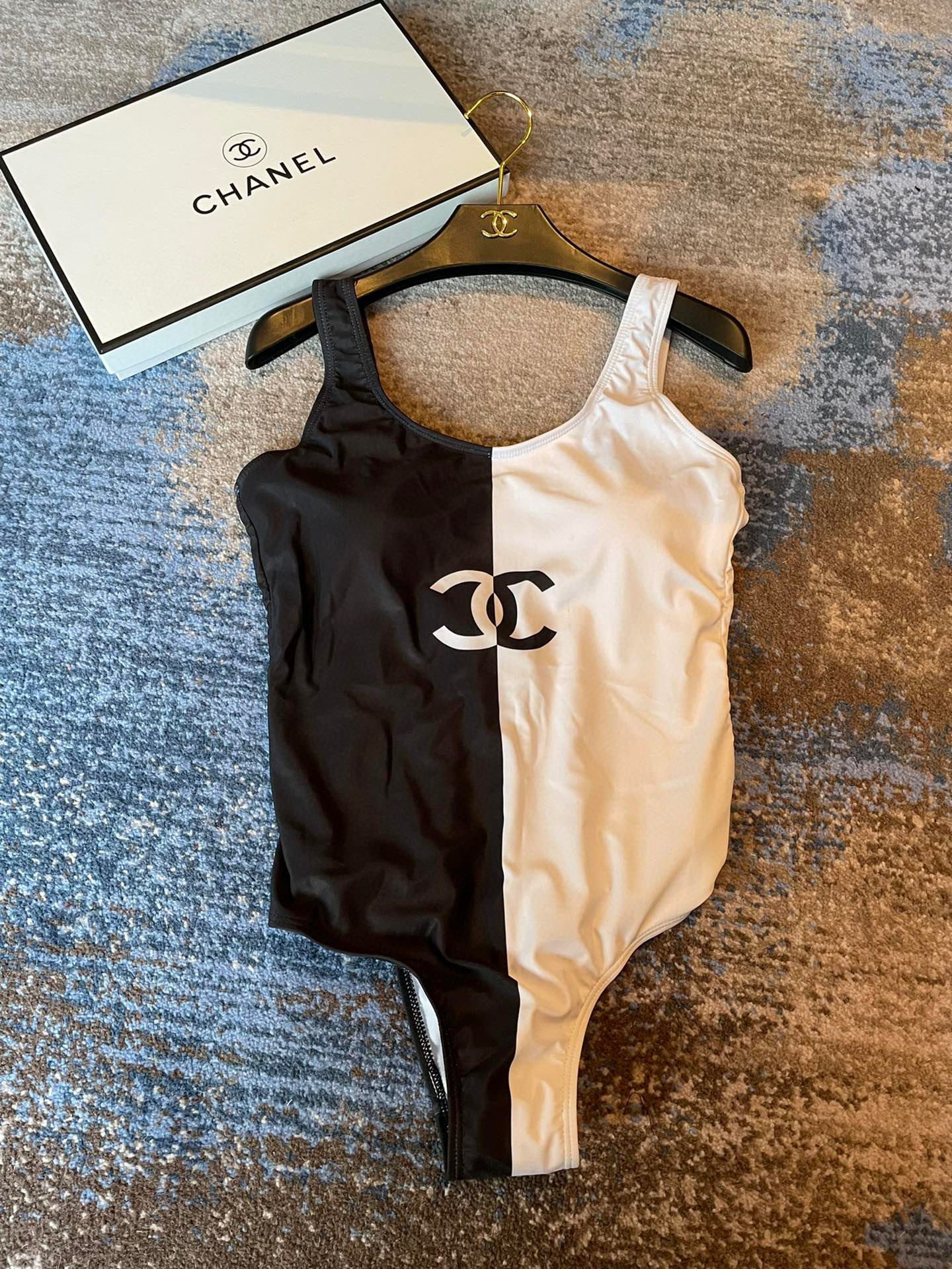  Chanel 香奈儿连体泳衣  😍🥰适合多种场景的游泳衣🏊‍♀️海边 游泳池 温泉 水上乐园 漂流都可