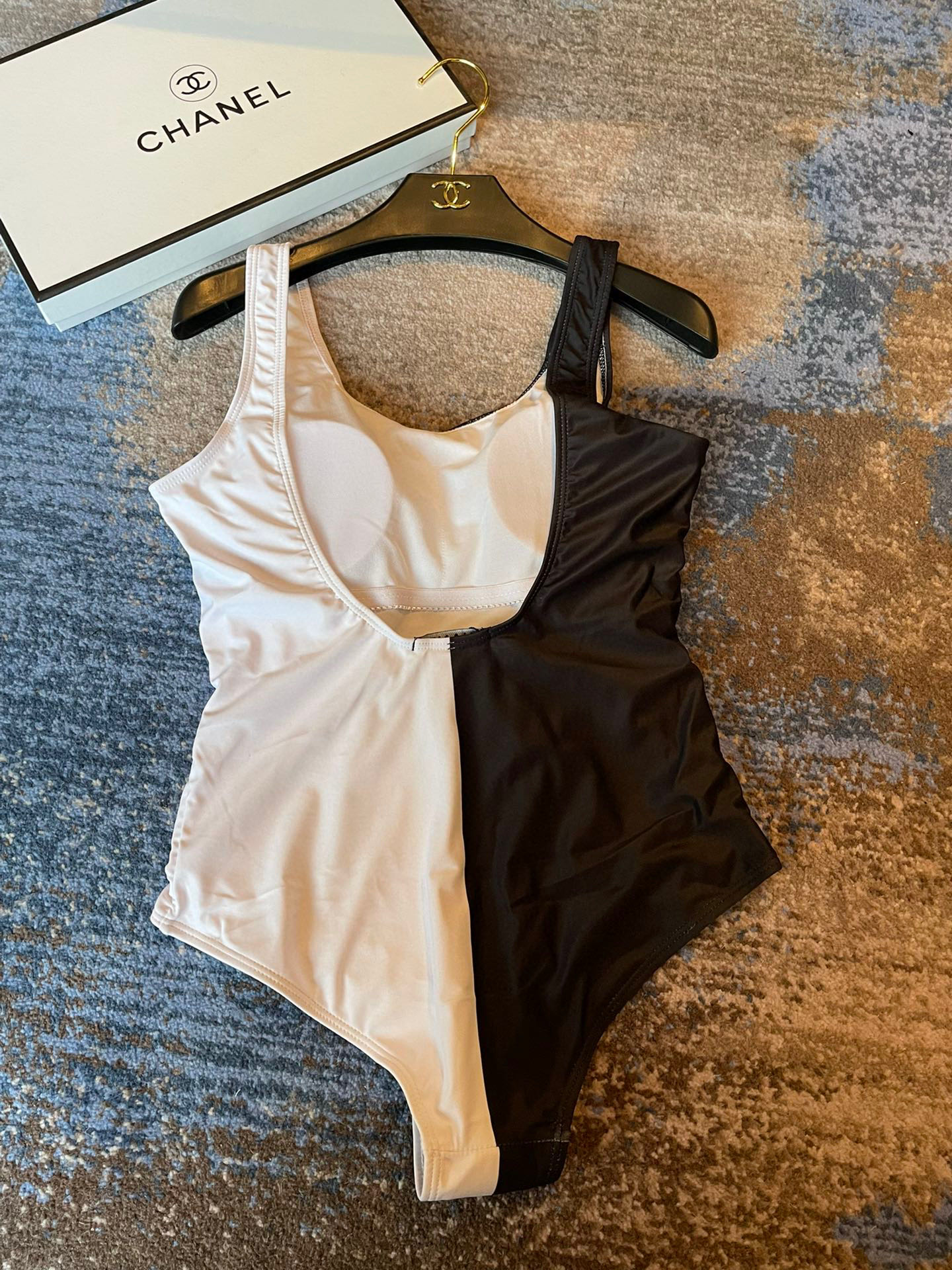  Chanel 香奈儿连体泳衣  😍🥰适合多种场景的游泳衣🏊‍♀️海边 游泳池 温泉 水上乐园 漂流都可