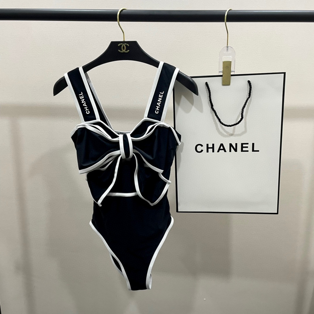  Chanel新款名媛气质风连体泳衣 😍🥰适合多种场景的游泳衣🏊‍♀️海边 游泳池 温泉 水上乐园 漂流