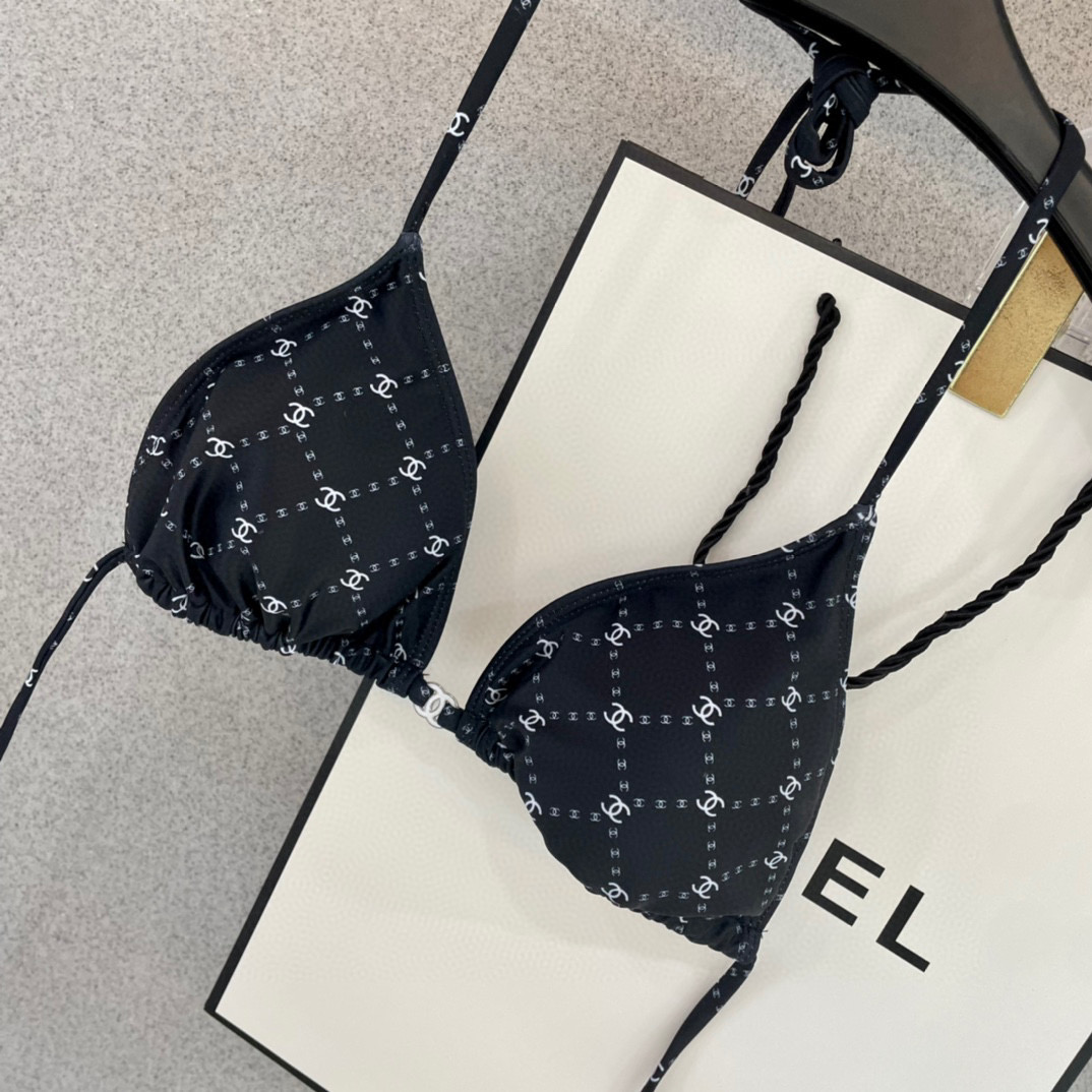  Chanel新款比基尼👙❤️😍🥰适合多种场景的游泳衣🏊‍♀️海边 游泳池 温泉 水上乐园 漂流都可以😌