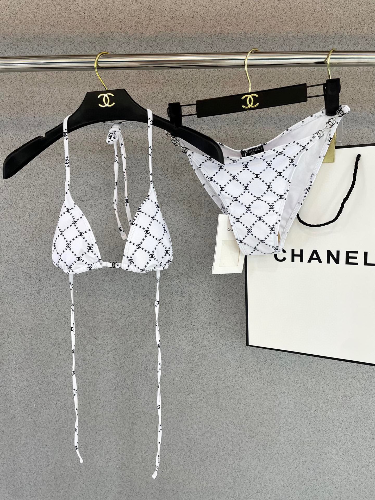 Chanel新款比基尼👙❤️😍🥰适合多种场景的游泳衣🏊‍♀️海边 游泳池 温泉 水上乐园 漂流都可以😌