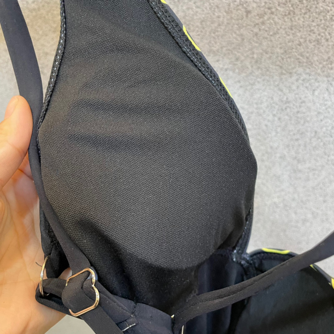  范思哲新款泳衣👙❤️😍🥰适合多种场景的游泳衣🏊‍♀️海边 游泳池 温泉 水上乐园 漂流都可以😌内搭外穿