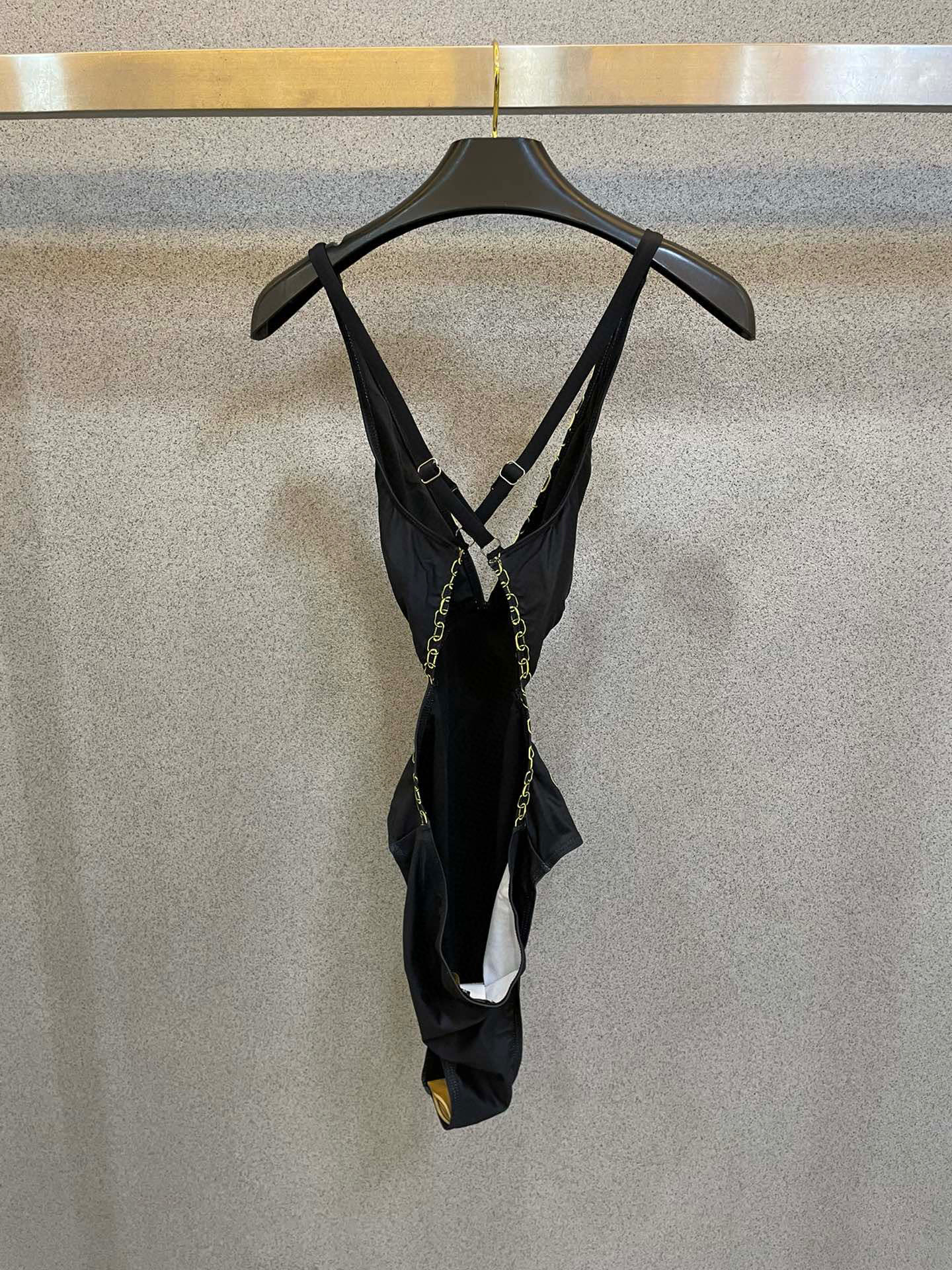  范思哲新款泳衣👙❤️😍🥰适合多种场景的游泳衣🏊‍♀️海边 游泳池 温泉 水上乐园 漂流都可以😌内搭外穿