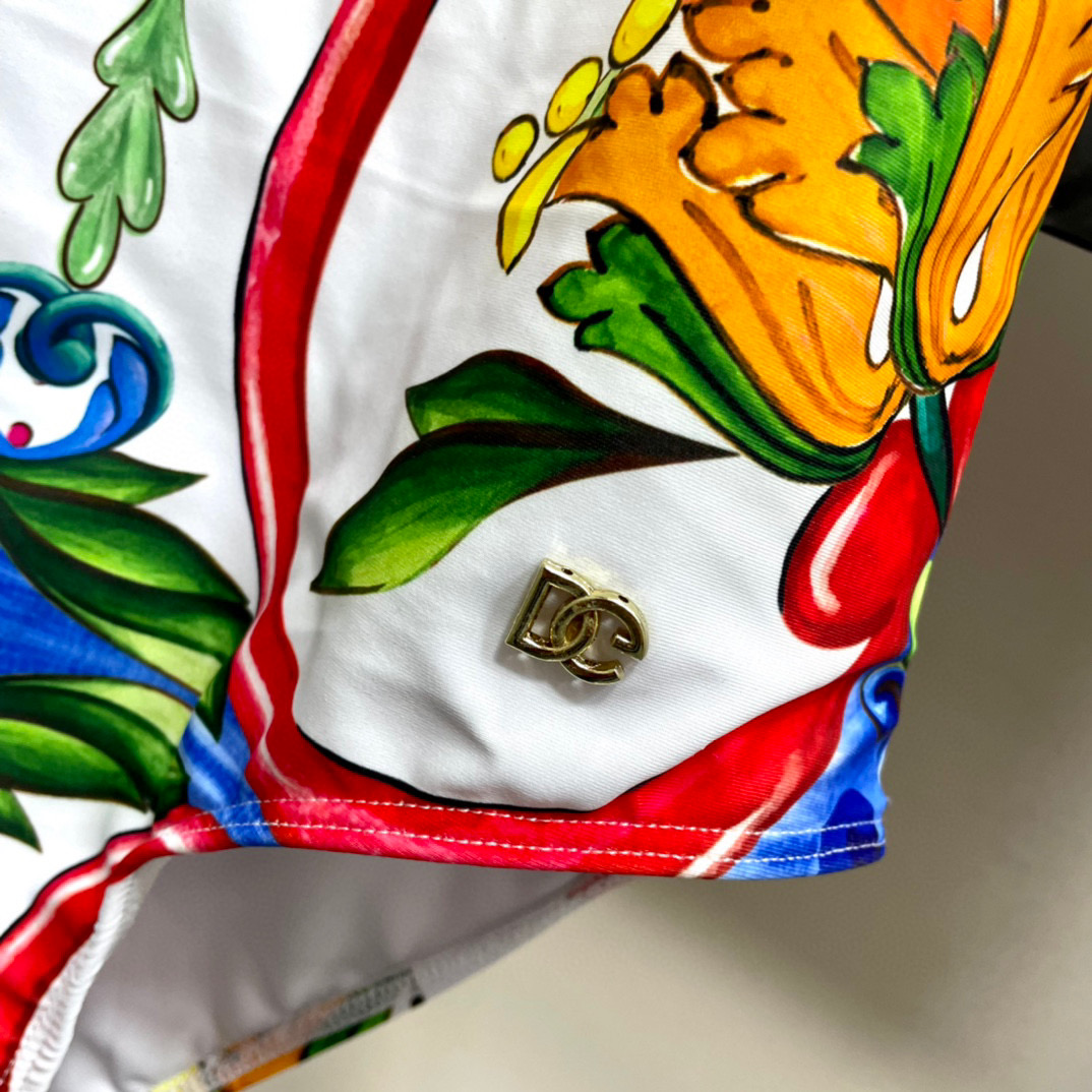  DG新款连体泳衣   时尚潮流款 😍🥰适合多种场景的游泳衣🏊‍♀️海边 游泳池 温泉 水上乐园 漂流都