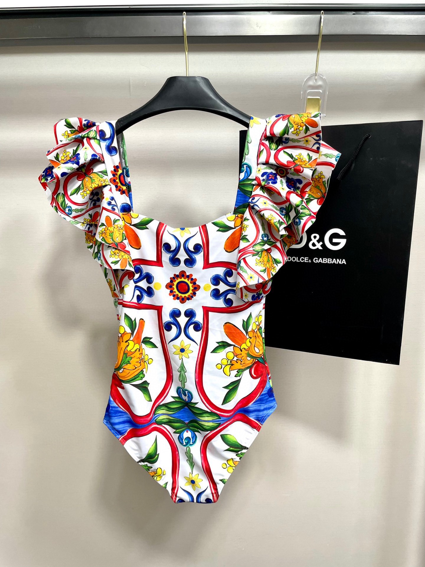  DG新款连体泳衣   时尚潮流款 😍🥰适合多种场景的游泳衣🏊‍♀️海边 游泳池 温泉 水上乐园 漂流都