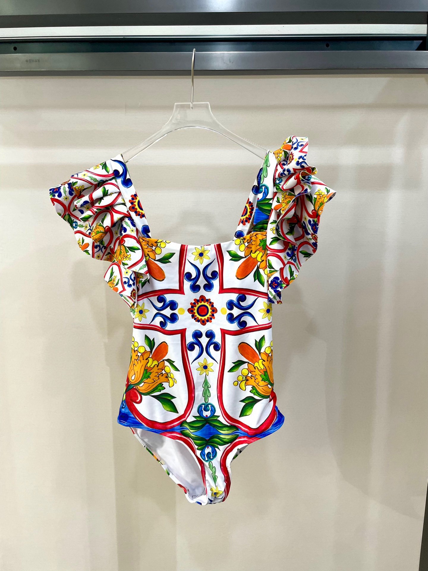  DG新款连体泳衣   时尚潮流款 😍🥰适合多种场景的游泳衣🏊‍♀️海边 游泳池 温泉 水上乐园 漂流都