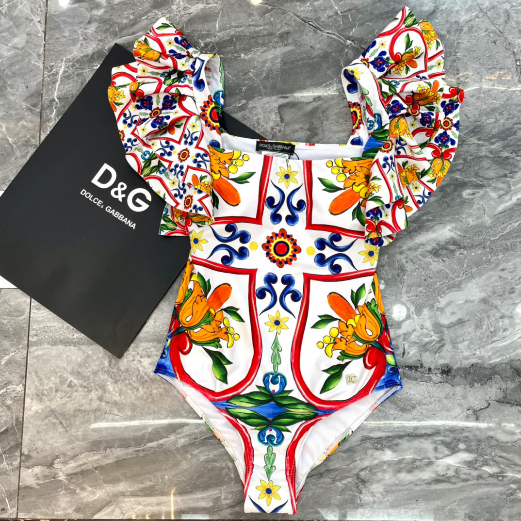  DG新款连体泳衣   时尚潮流款 😍🥰适合多种场景的游泳衣🏊‍♀️海边 游泳池 温泉 水上乐园 漂流都