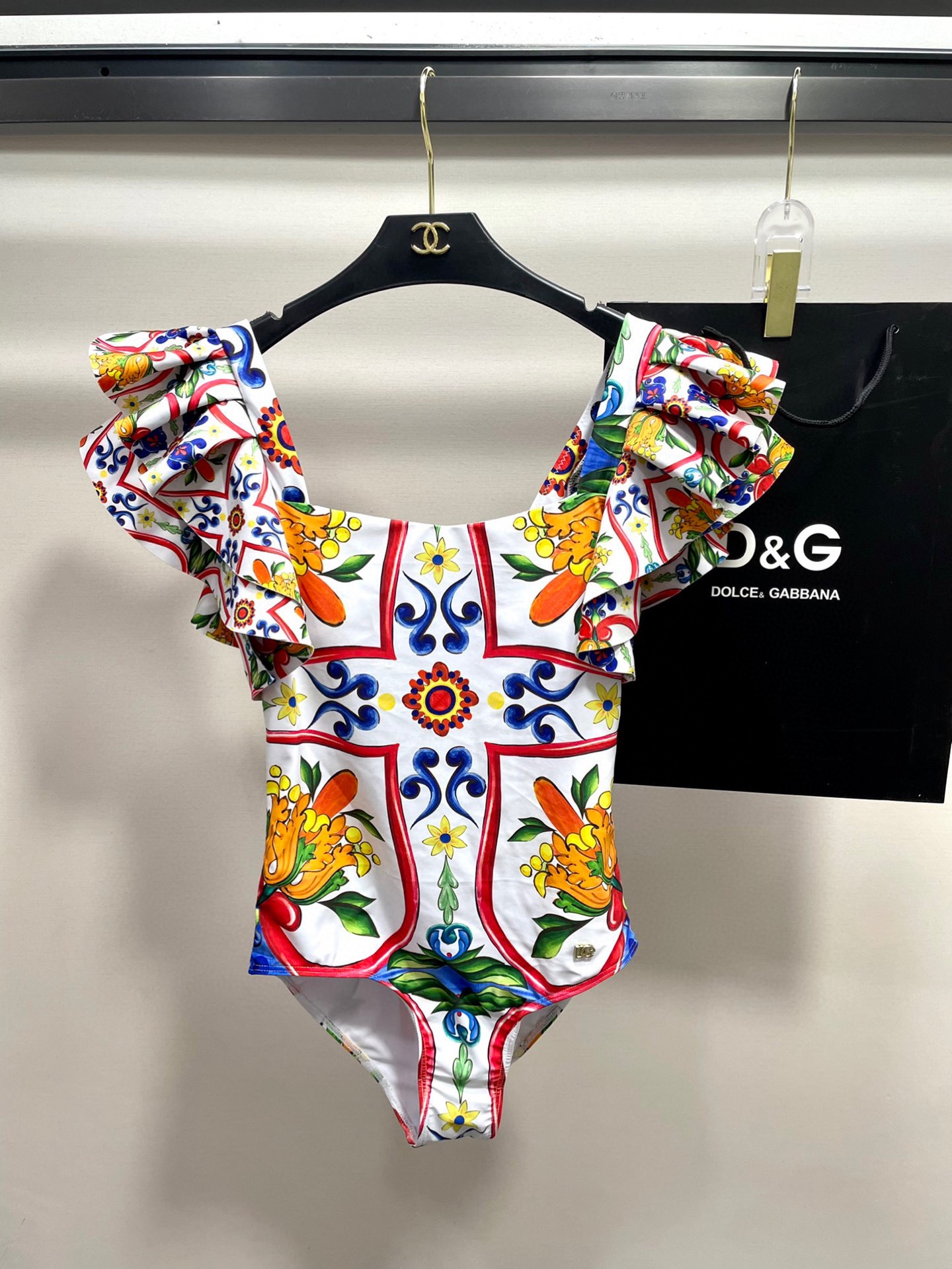  DG新款连体泳衣   时尚潮流款 😍🥰适合多种场景的游泳衣🏊‍♀️海边 游泳池 温泉 水上乐园 漂流都