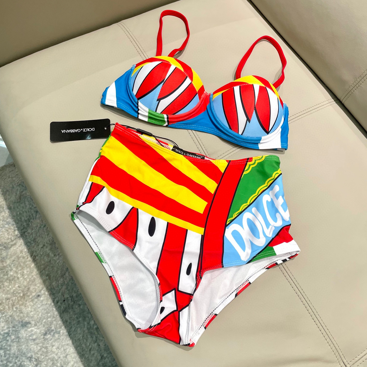  DG分体钢托聚拢泳衣 😍🥰适合多种场景的游泳衣🏊‍♀️海边 游泳池 温泉 水上乐园 漂流都可以😌内搭也