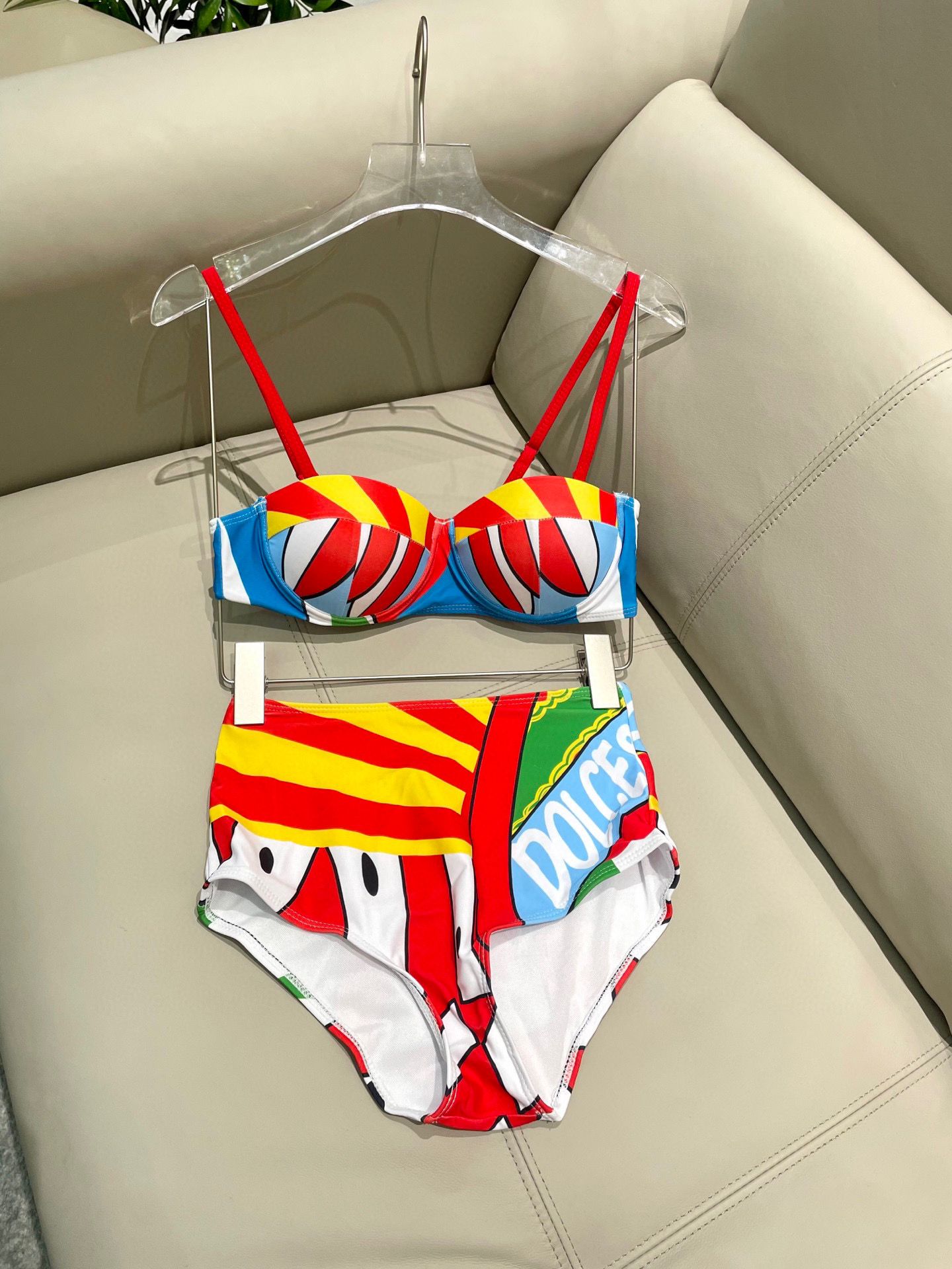  DG分体钢托聚拢泳衣 😍🥰适合多种场景的游泳衣🏊‍♀️海边 游泳池 温泉 水上乐园 漂流都可以😌内搭也