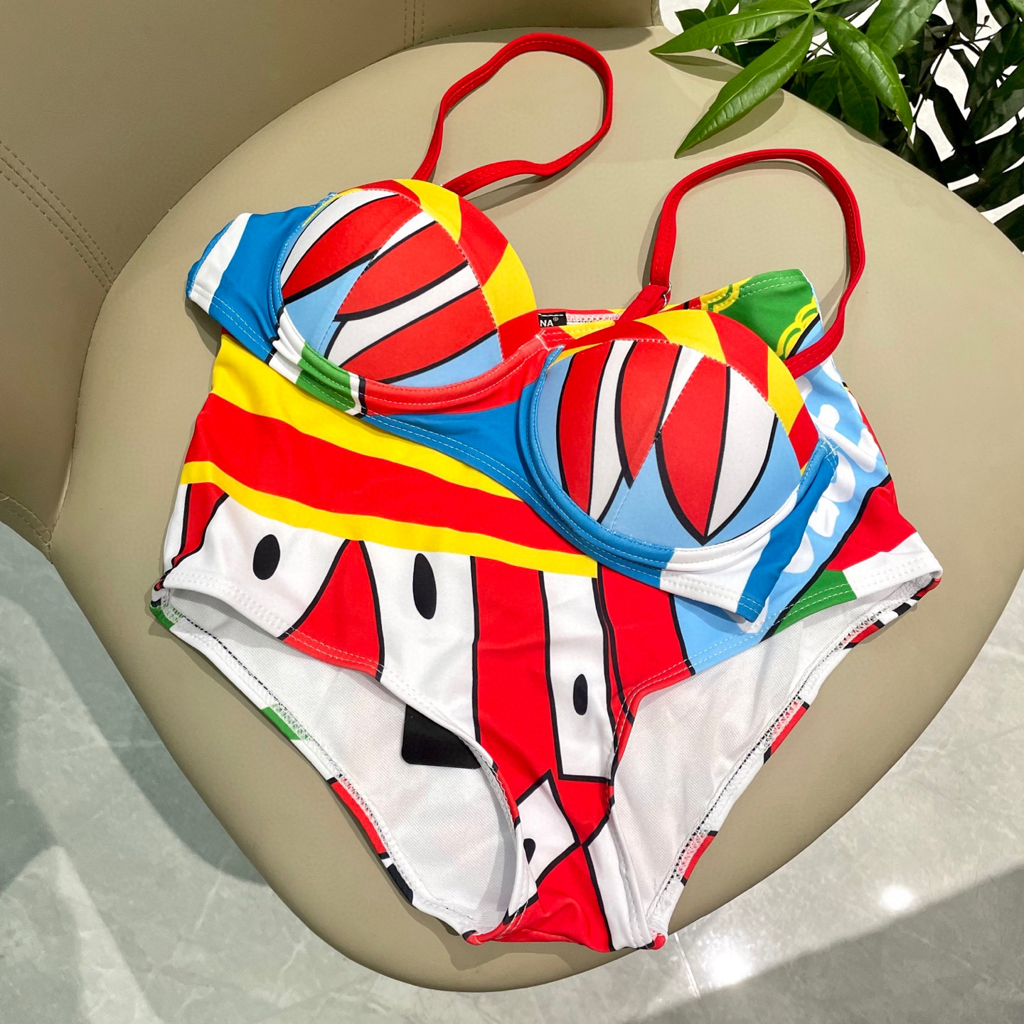 DG分体钢托聚拢泳衣 😍🥰适合多种场景的游泳衣🏊‍♀️海边 游泳池 温泉 水上乐园 漂流都可以😌内搭也