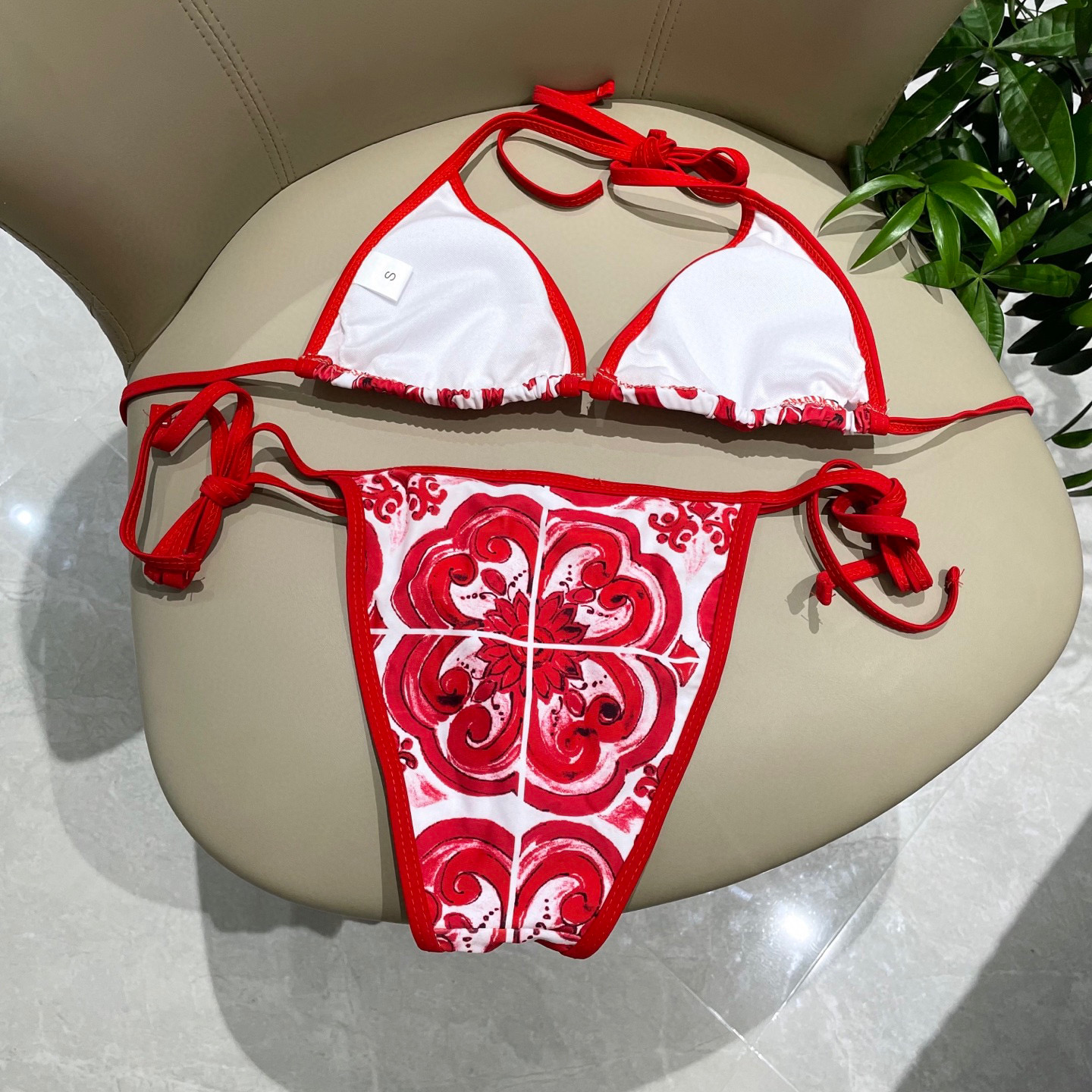  DG专柜新款比基尼泳衣😍🥰适合多种场景的游泳衣🏊‍♀️海边 游泳池 温泉 水上乐园 漂流都可以😌内搭也