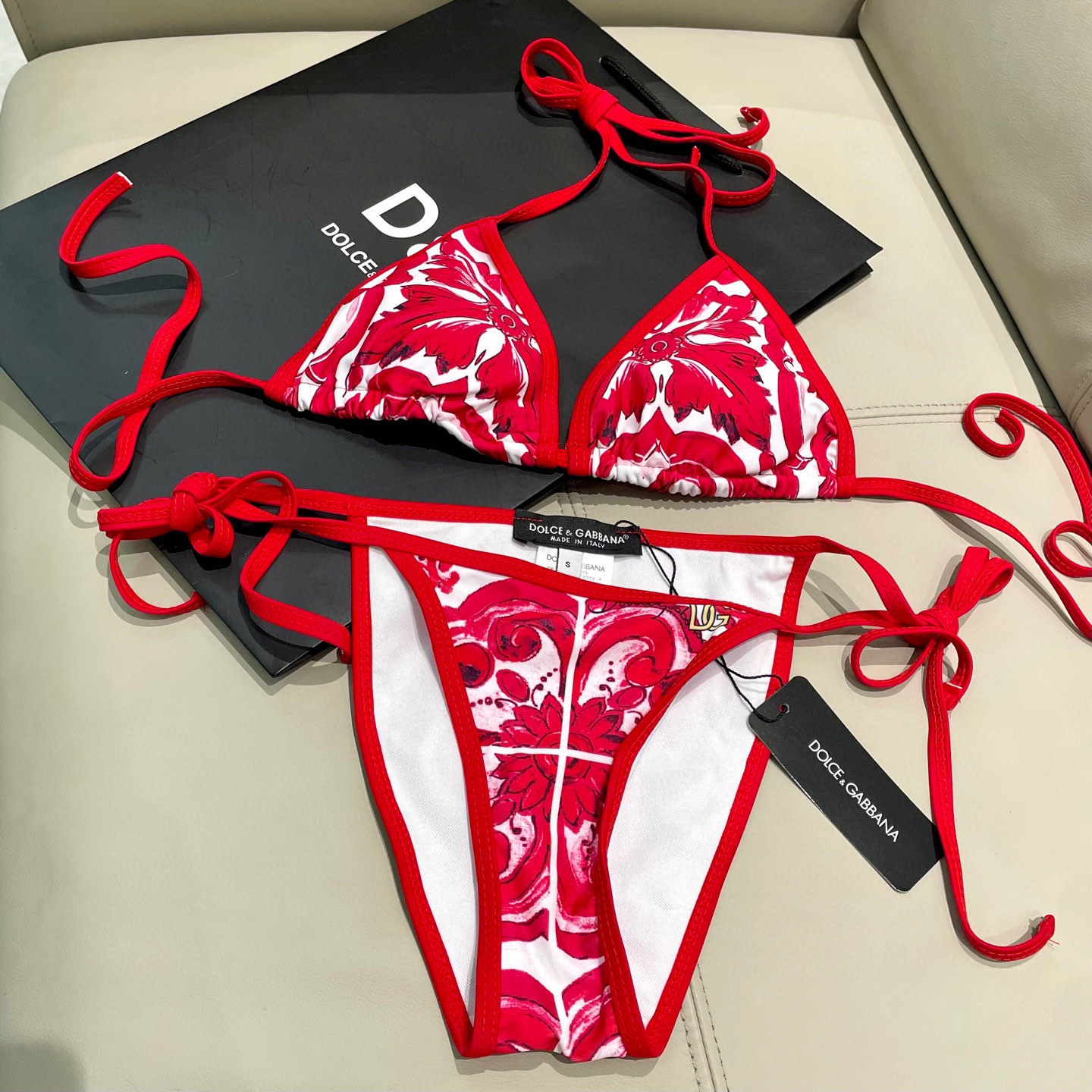  DG专柜新款比基尼泳衣😍🥰适合多种场景的游泳衣🏊‍♀️海边 游泳池 温泉 水上乐园 漂流都可以😌内搭也
