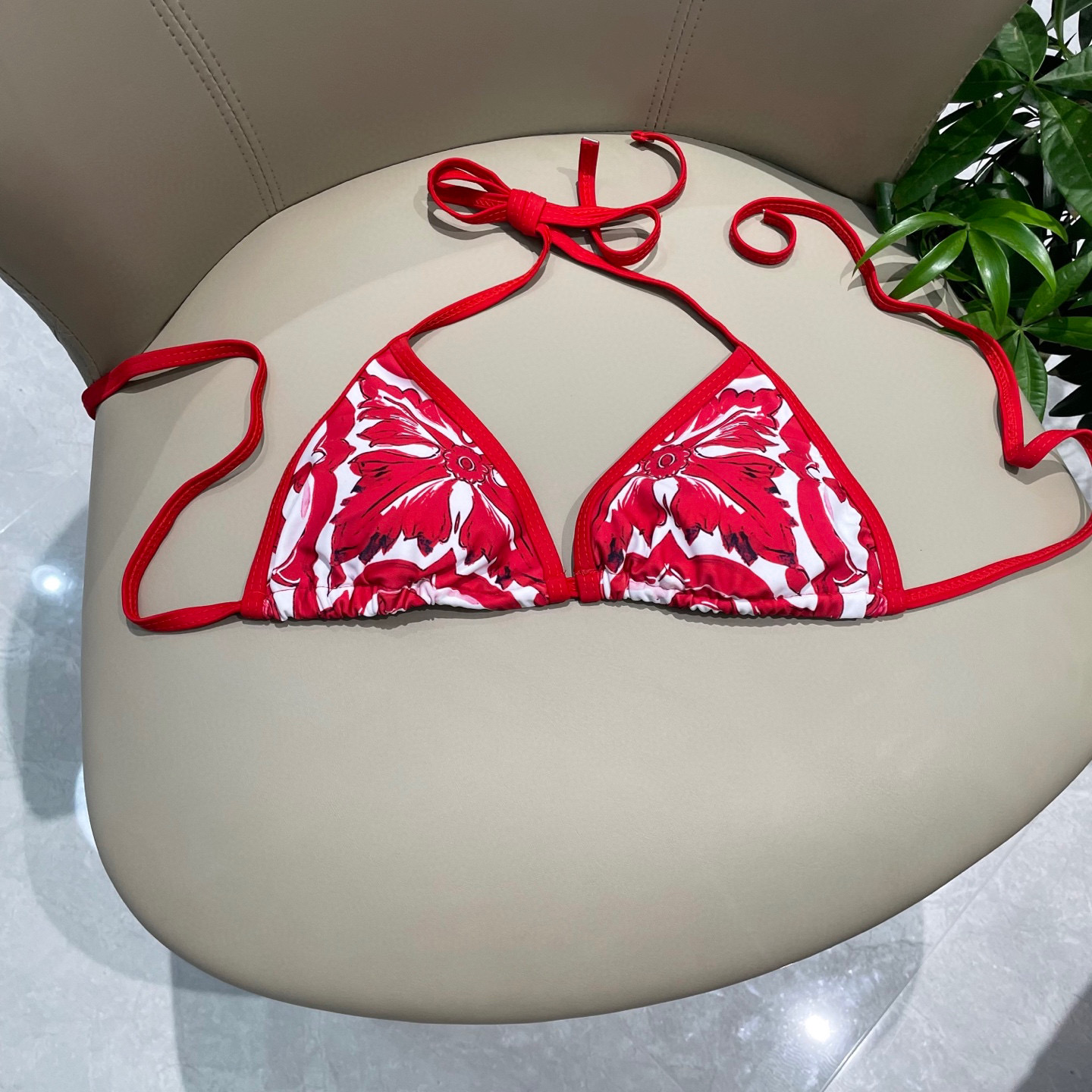  DG专柜新款比基尼泳衣😍🥰适合多种场景的游泳衣🏊‍♀️海边 游泳池 温泉 水上乐园 漂流都可以😌内搭也