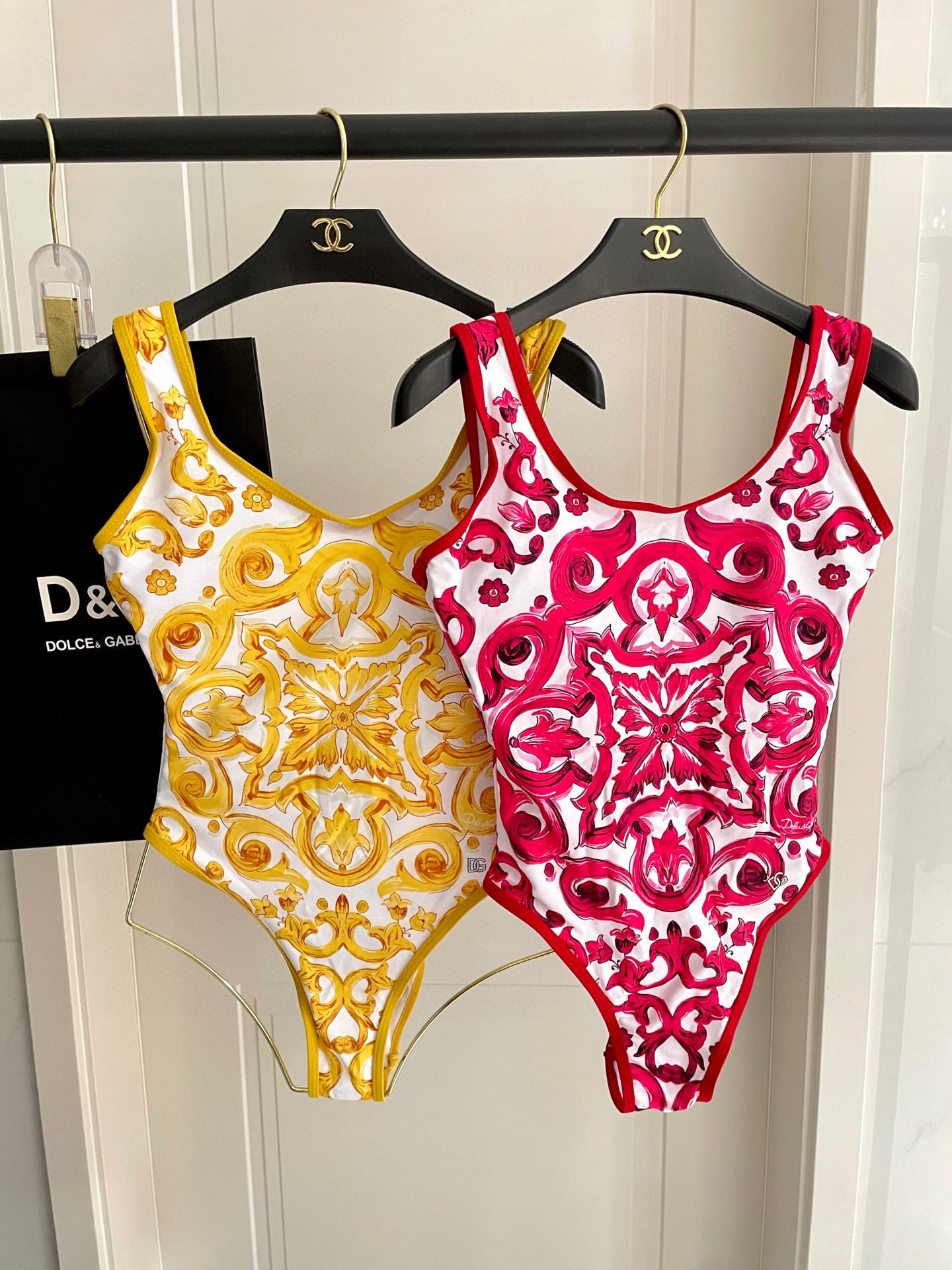  DG新款连体泳衣   时尚潮流款 😍🥰适合多种场景的游泳衣🏊‍♀️海边 游泳池 温泉 水上乐园 漂流都