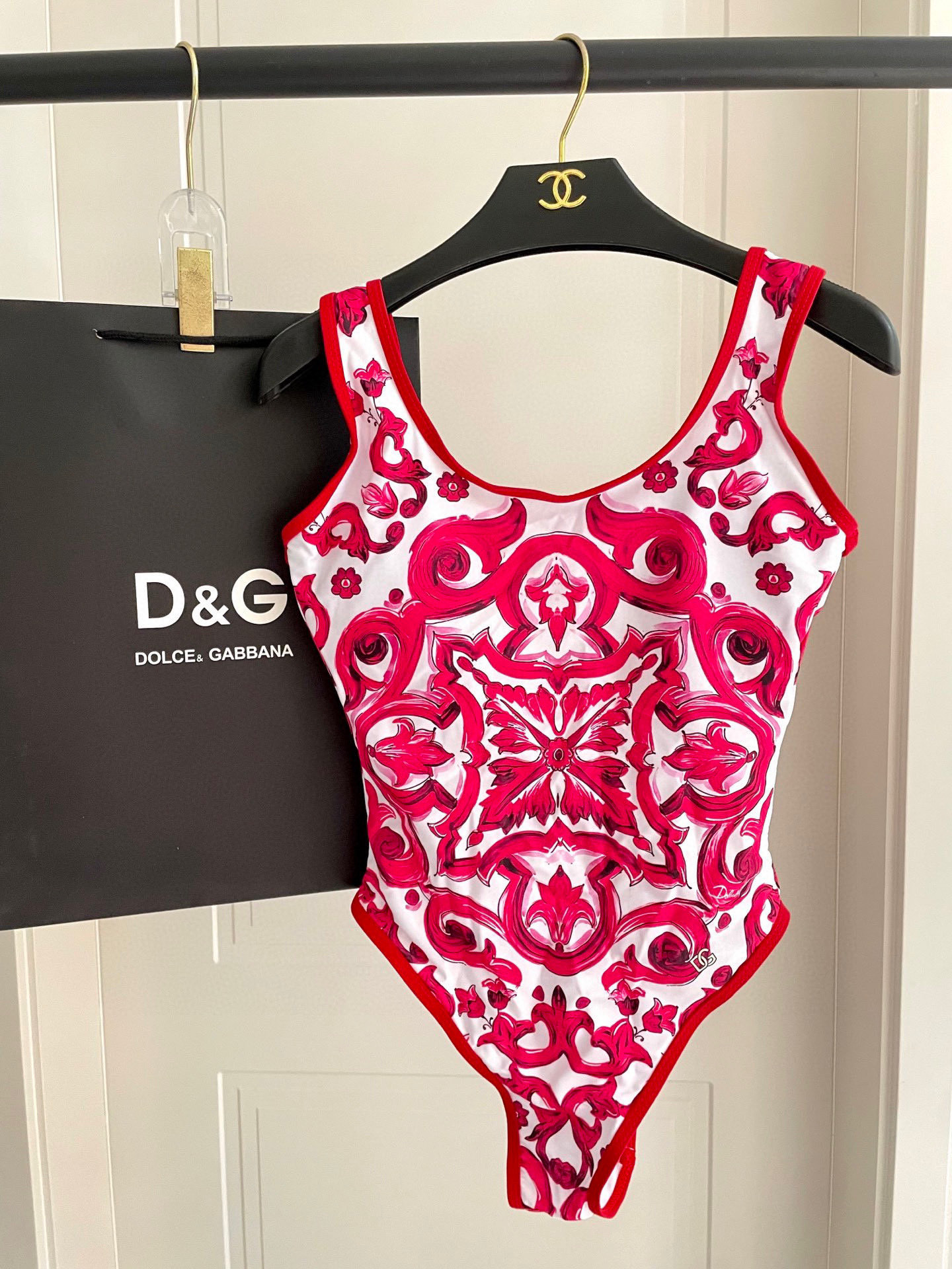  DG新款连体泳衣   时尚潮流款 😍🥰适合多种场景的游泳衣🏊‍♀️海边 游泳池 温泉 水上乐园 漂流都