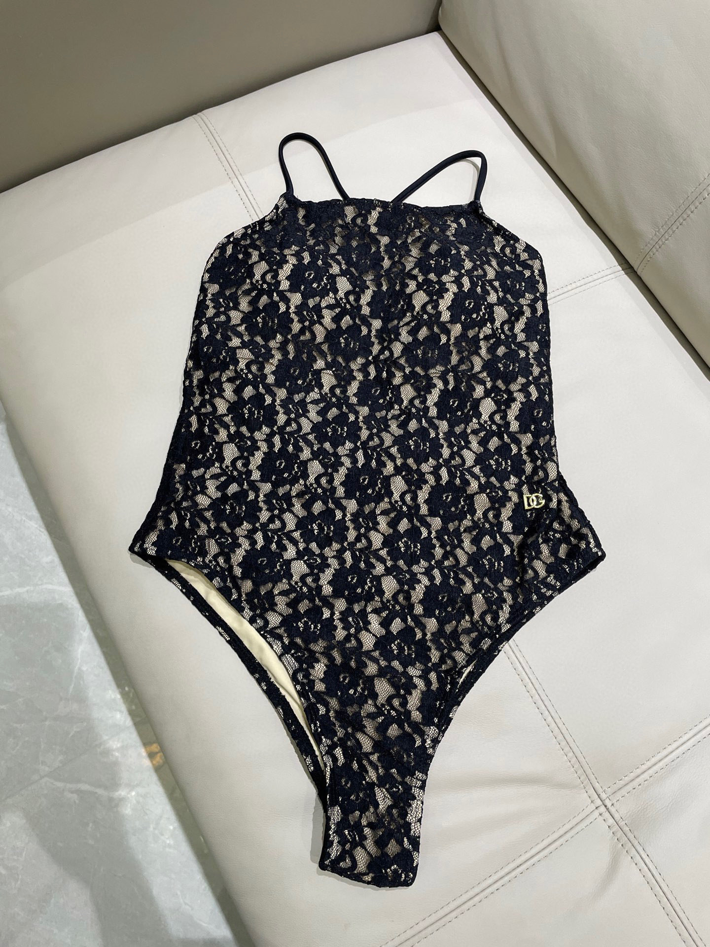  DG新款泳衣👙❤️😍🥰适合多种场景的游泳衣🏊‍♀️海边 游泳池 温泉 水上乐园 漂流都可以😌内搭外穿也
