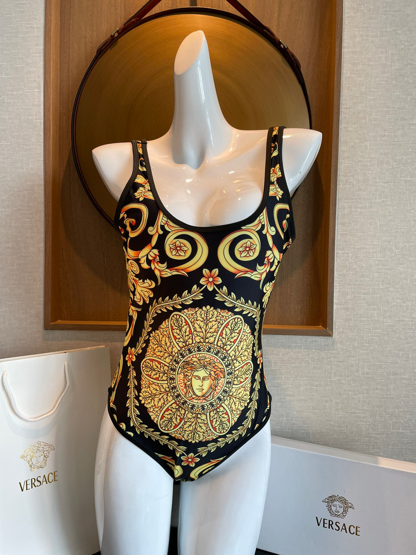  范思哲 印花专柜新款（带胸垫）😍🥰适合多种场景的游泳衣🏊‍♀️海边 游泳池 温泉 水上乐园 漂流都可以