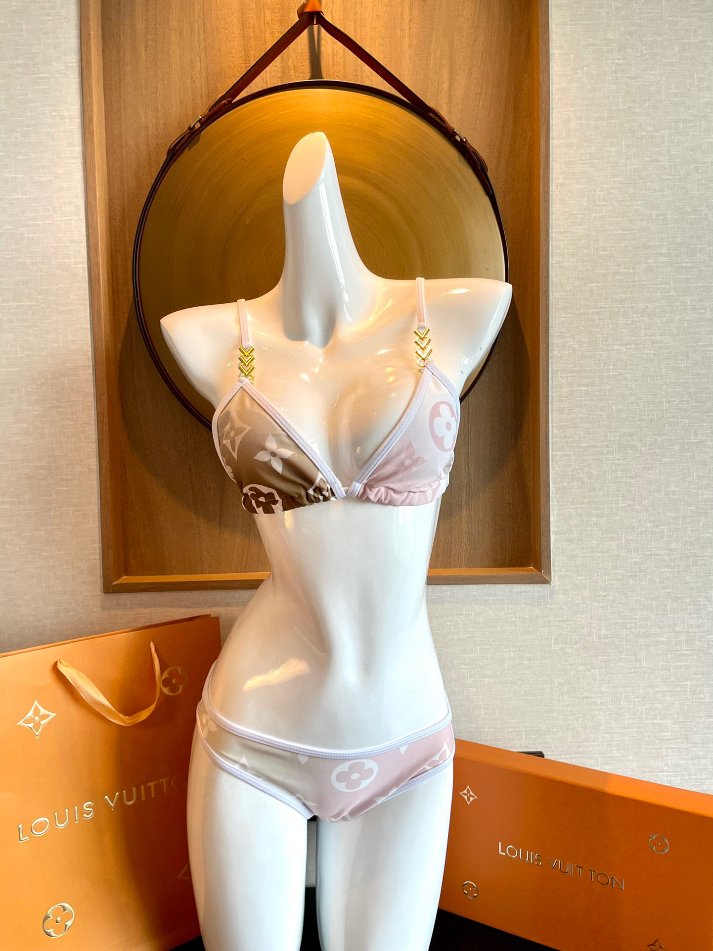  Lv 泳衣😍🥰适合多种场景的游泳衣🏊‍♀️海边 游泳池 温泉 水上乐园 漂流都可以😌内搭也完全可以 连