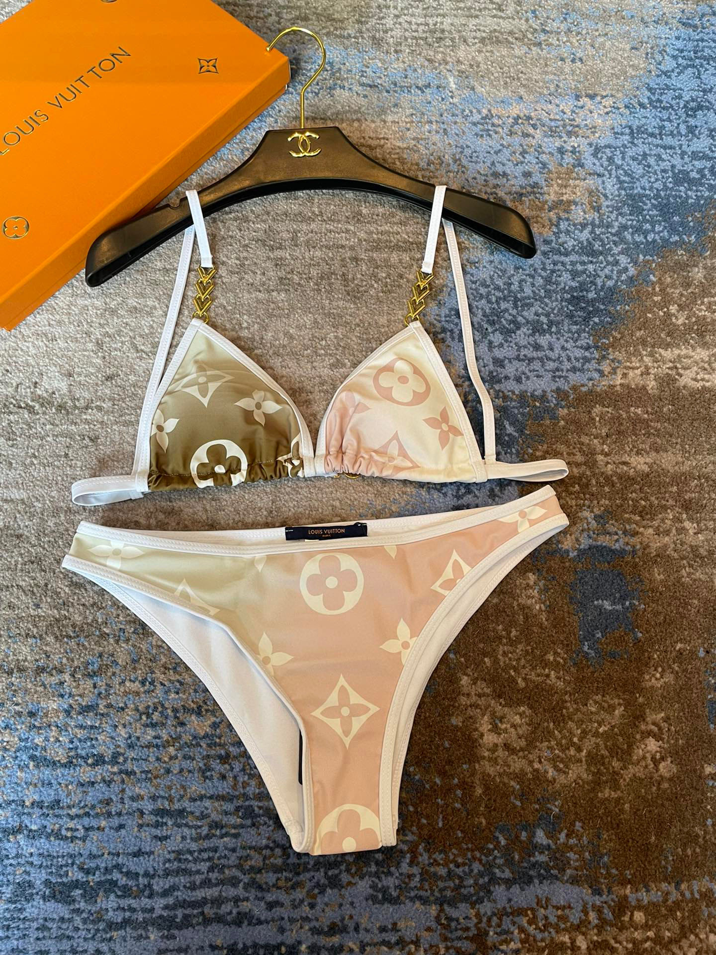  Lv 泳衣😍🥰适合多种场景的游泳衣🏊‍♀️海边 游泳池 温泉 水上乐园 漂流都可以😌内搭也完全可以 连