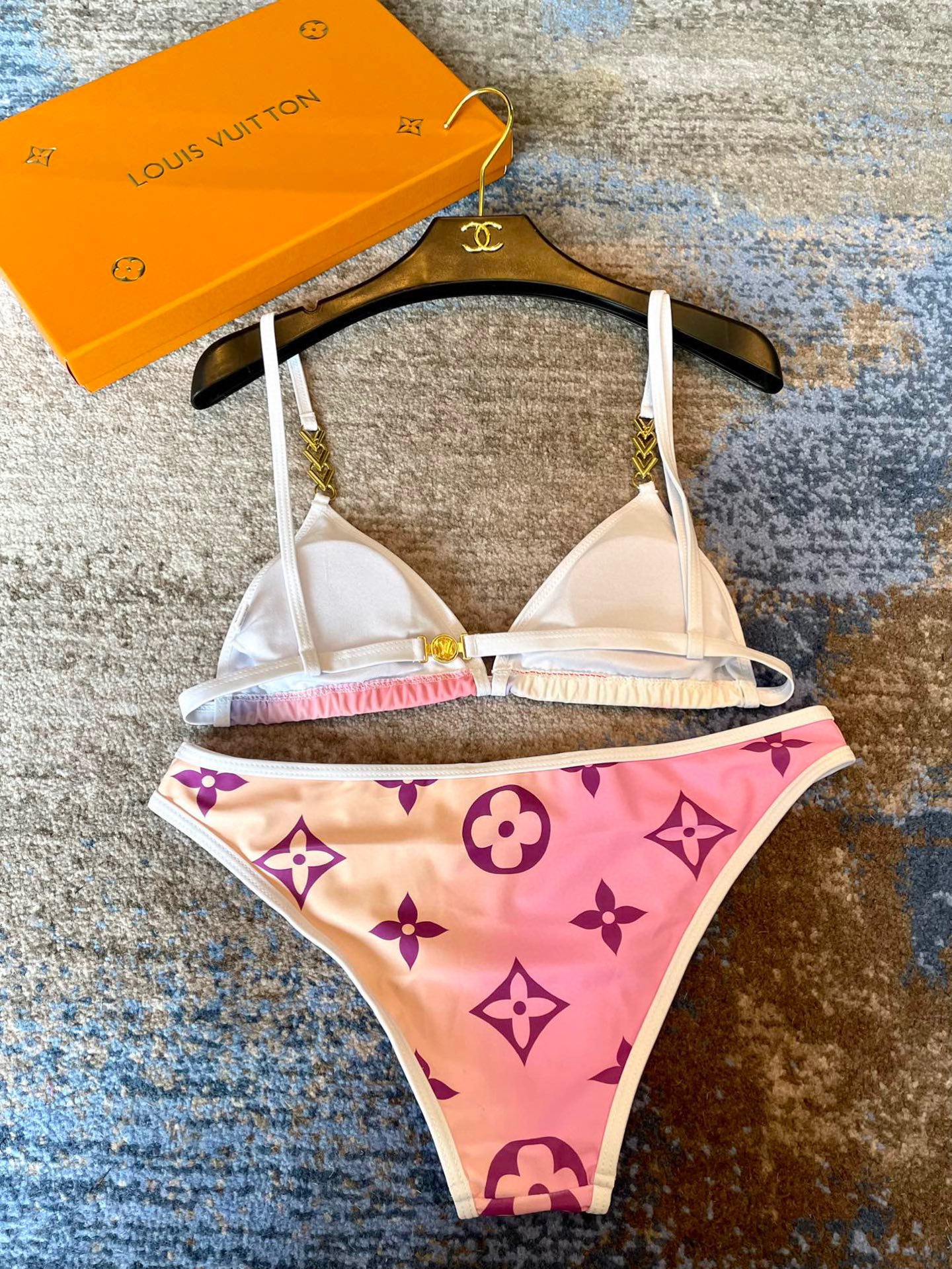  Lv 泳衣😍🥰适合多种场景的游泳衣🏊‍♀️海边 游泳池 温泉 水上乐园 漂流都可以😌内搭也完全可以 连