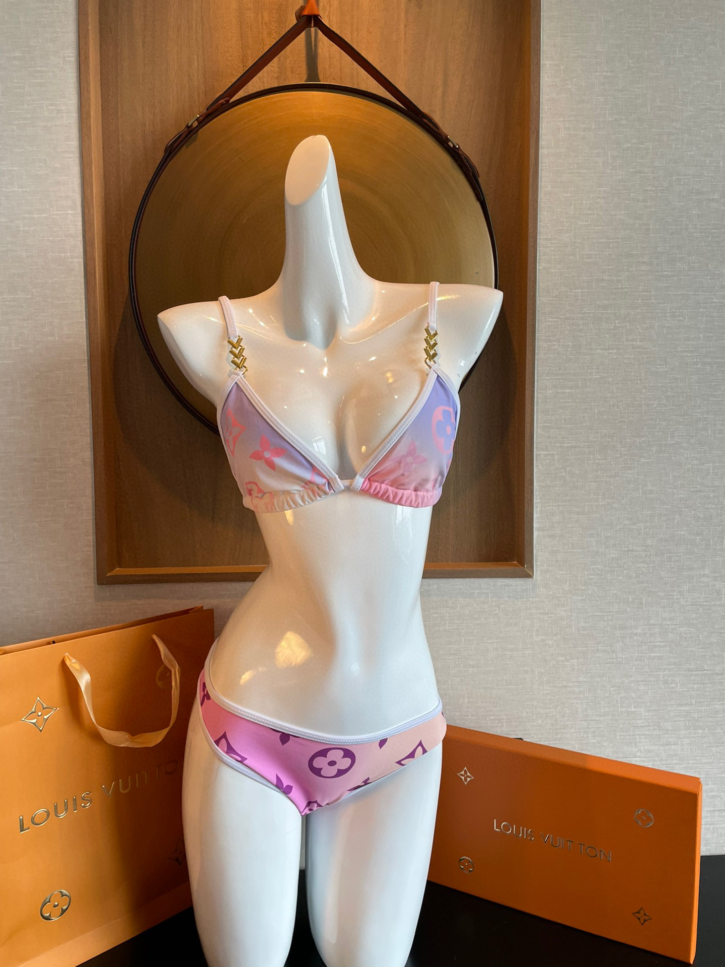  Lv 泳衣😍🥰适合多种场景的游泳衣🏊‍♀️海边 游泳池 温泉 水上乐园 漂流都可以😌内搭也完全可以 连