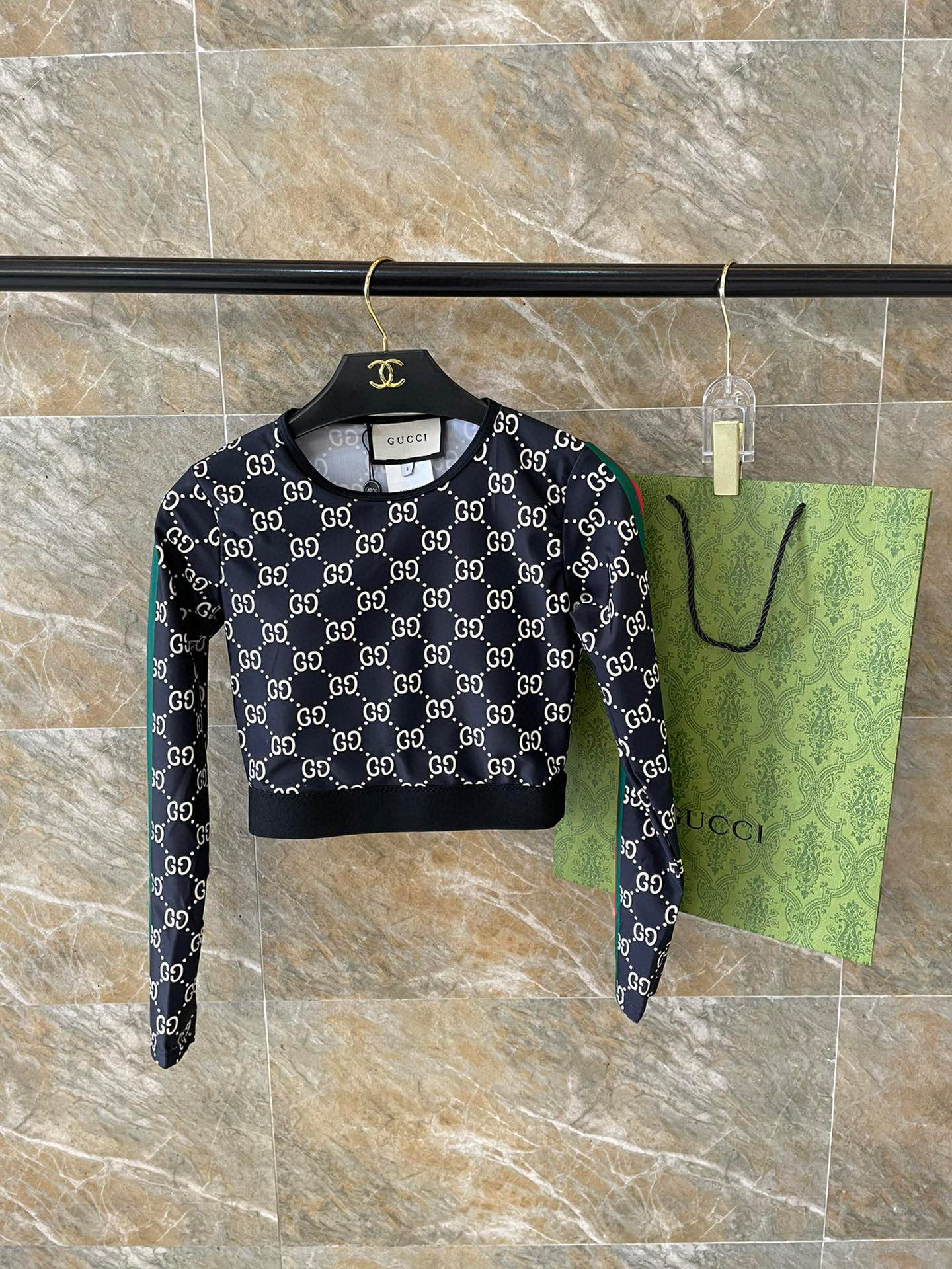 NO:304477,Dior new high elastic fitness short yoga suit sports suit~long sleeve slim hip lifting leggings legs S M L Xl swimsuit swim trunk bikini, swimsuit, swimming trunk, bikinis19860909Dior新款高弹力健身短款瑜伽服运动套装~长袖修身提臀显瘦打底裤脚 S M L Xl泳衣泳裤比基尼,泳衣，泳裤，比基尼,dior,swimsuits,bikinis,accessory