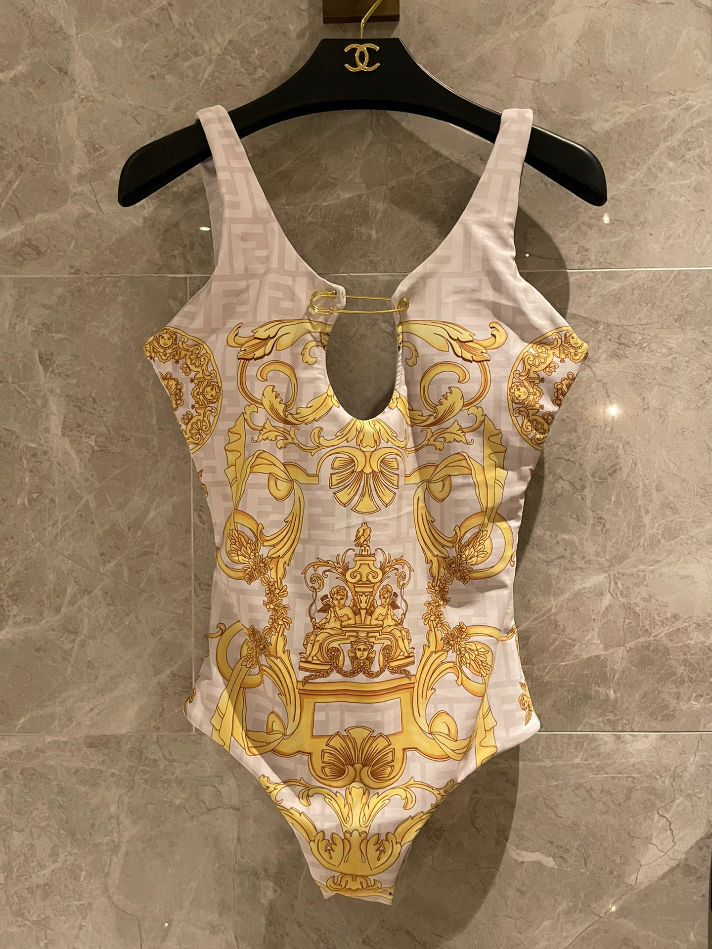  范思哲连体泳衣👙❤️😍🥰适合多种场景的游泳衣🏊‍♀️海边 游泳池 温泉 水上乐园 漂流都可以😌内搭外穿