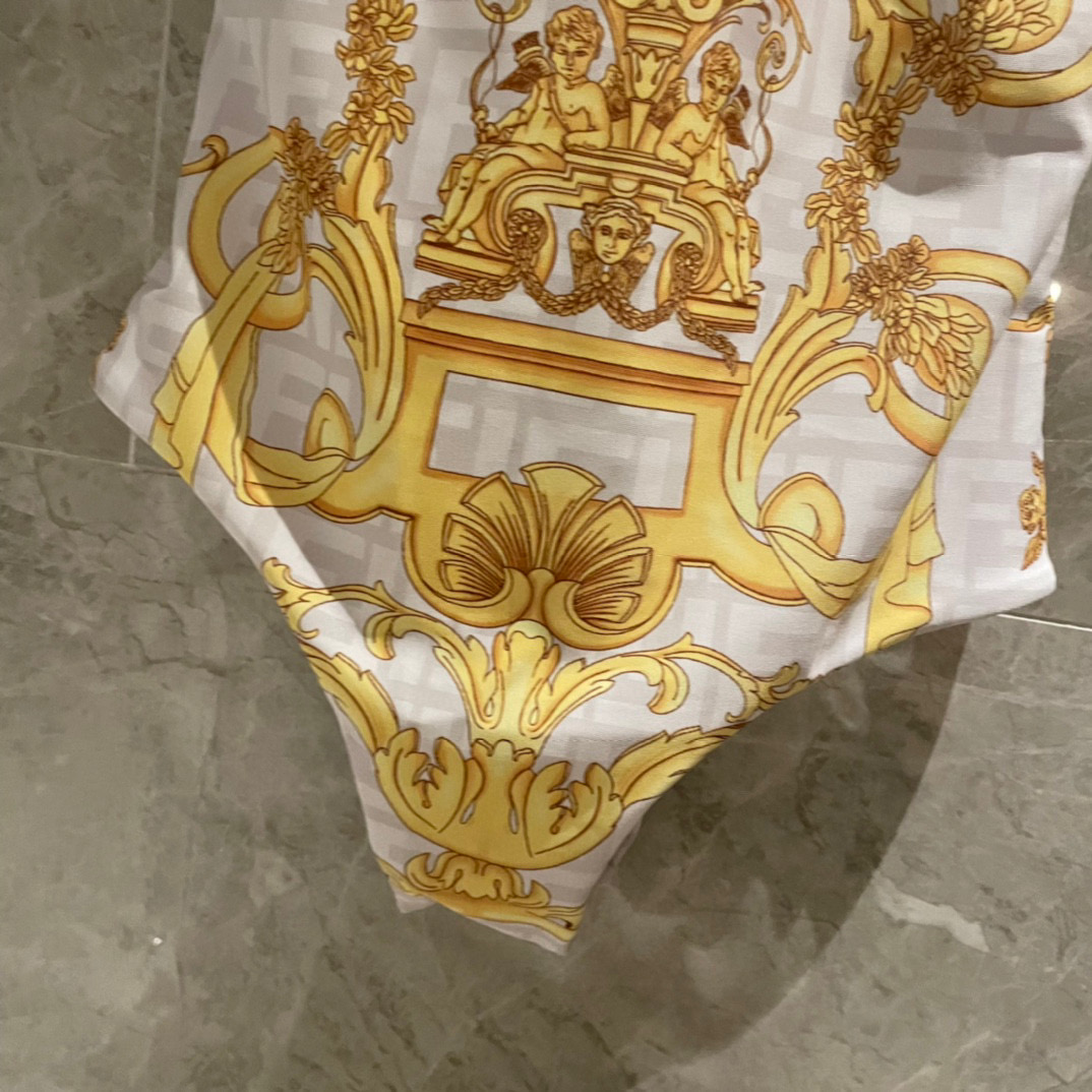 范思哲连体泳衣👙❤️😍🥰适合多种场景的游泳衣🏊‍♀️海边 游泳池 温泉 水上乐园 漂流都可以😌内搭外穿