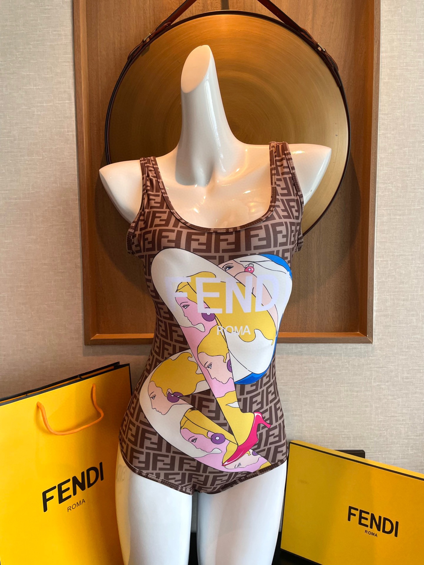  Fendi新款连体泳衣  😍🥰适合多种场景的游泳衣🏊‍♀️海边 游泳池 温泉 水上乐园 漂流都可以😌内
