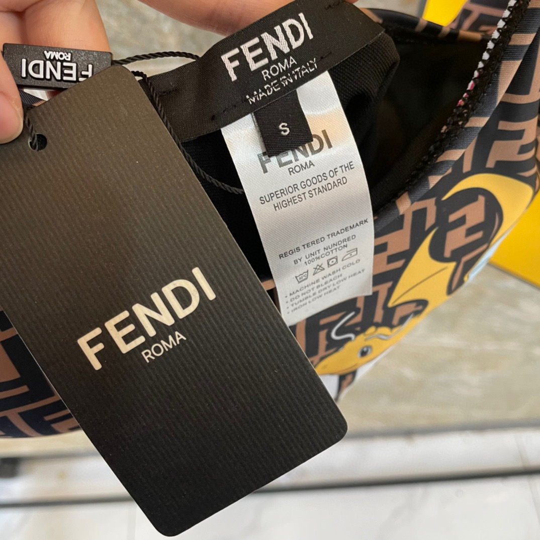  Fendi新款连体泳衣  😍🥰适合多种场景的游泳衣🏊‍♀️海边 游泳池 温泉 水上乐园 漂流都可以😌内