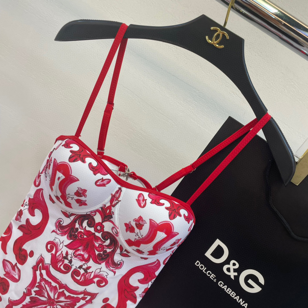  DG吊带钢托聚拢连体泳衣 性感女神🥰😍👙❤️😍🥰适合多种场景的游泳衣🏊‍♀️海边 游泳池 温泉 水上乐
