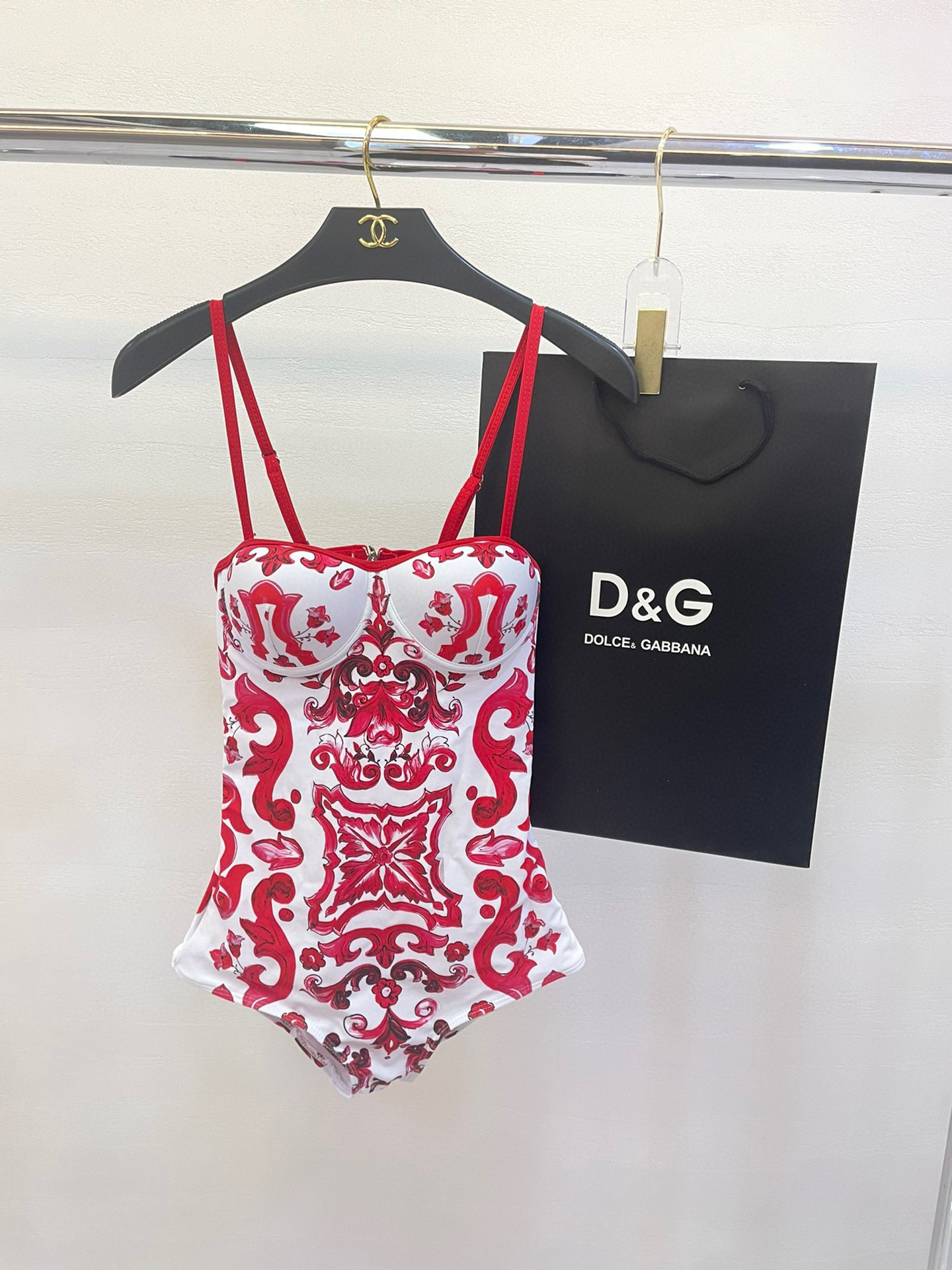  DG吊带钢托聚拢连体泳衣 性感女神🥰😍👙❤️😍🥰适合多种场景的游泳衣🏊‍♀️海边 游泳池 温泉 水上乐