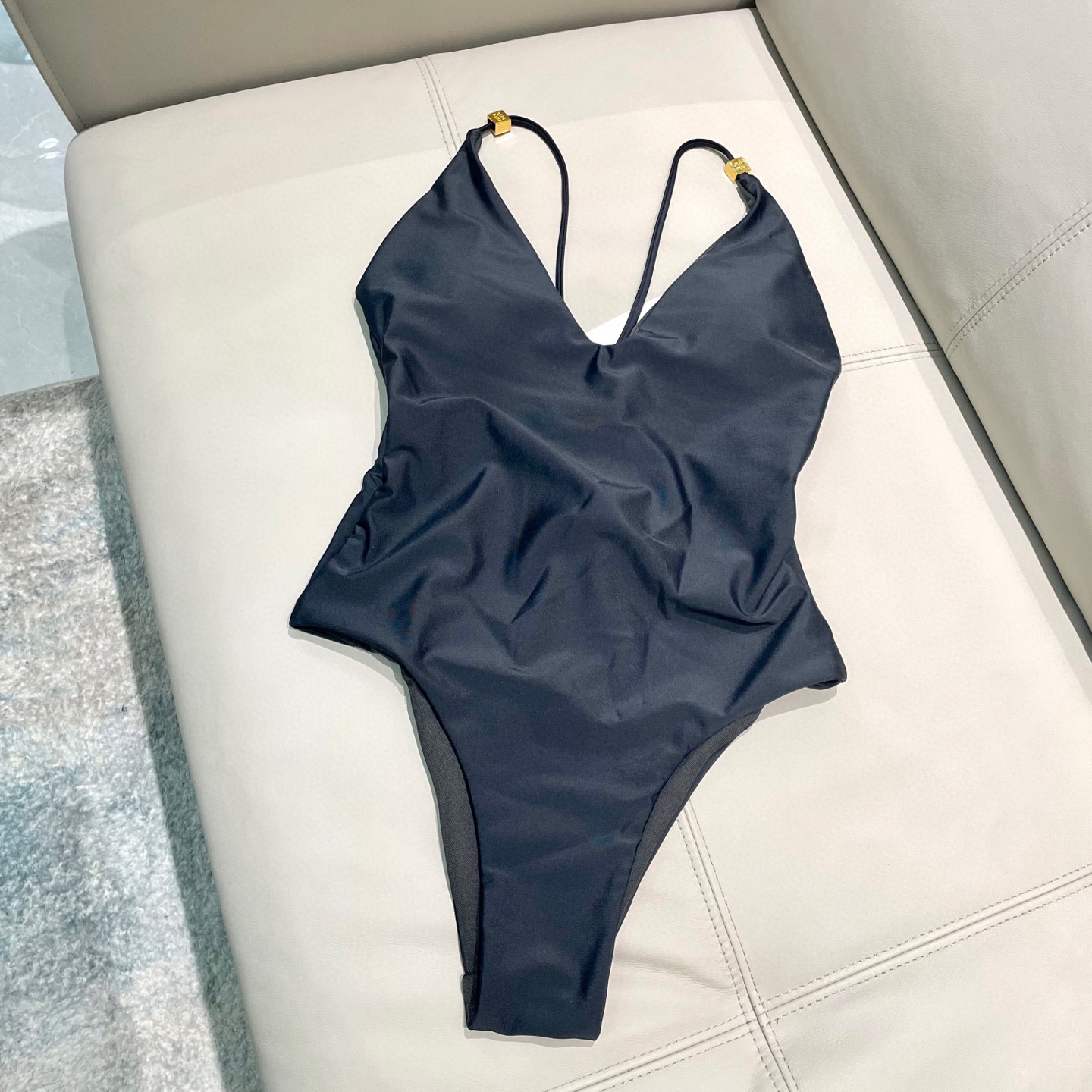  miumiu新款泳衣 😍🥰适合多种场景的游泳衣🏊‍♀️海边 游泳池 温泉 水上乐园 漂流都可以😌内搭也