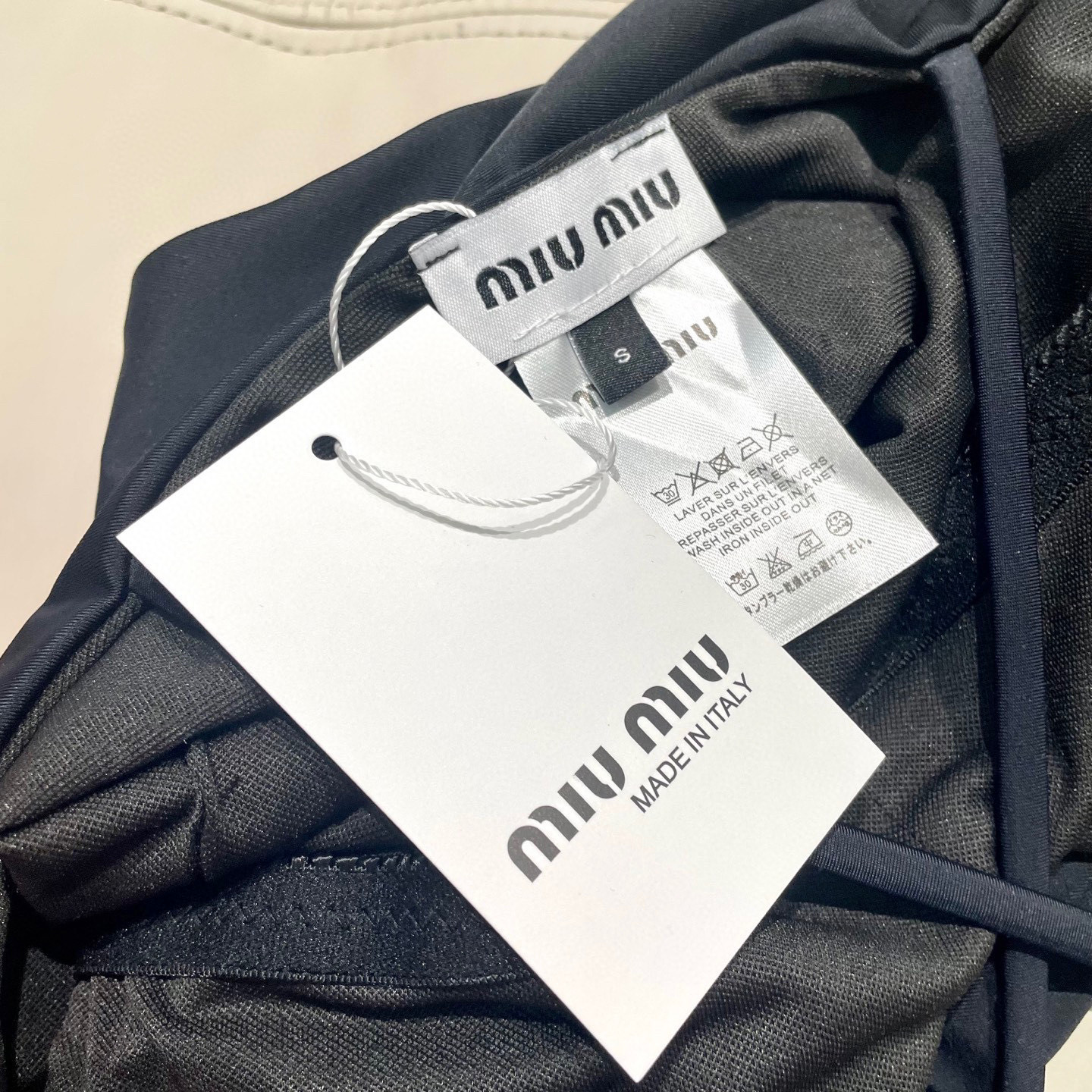  miumiu新款泳衣 😍🥰适合多种场景的游泳衣🏊‍♀️海边 游泳池 温泉 水上乐园 漂流都可以😌内搭也