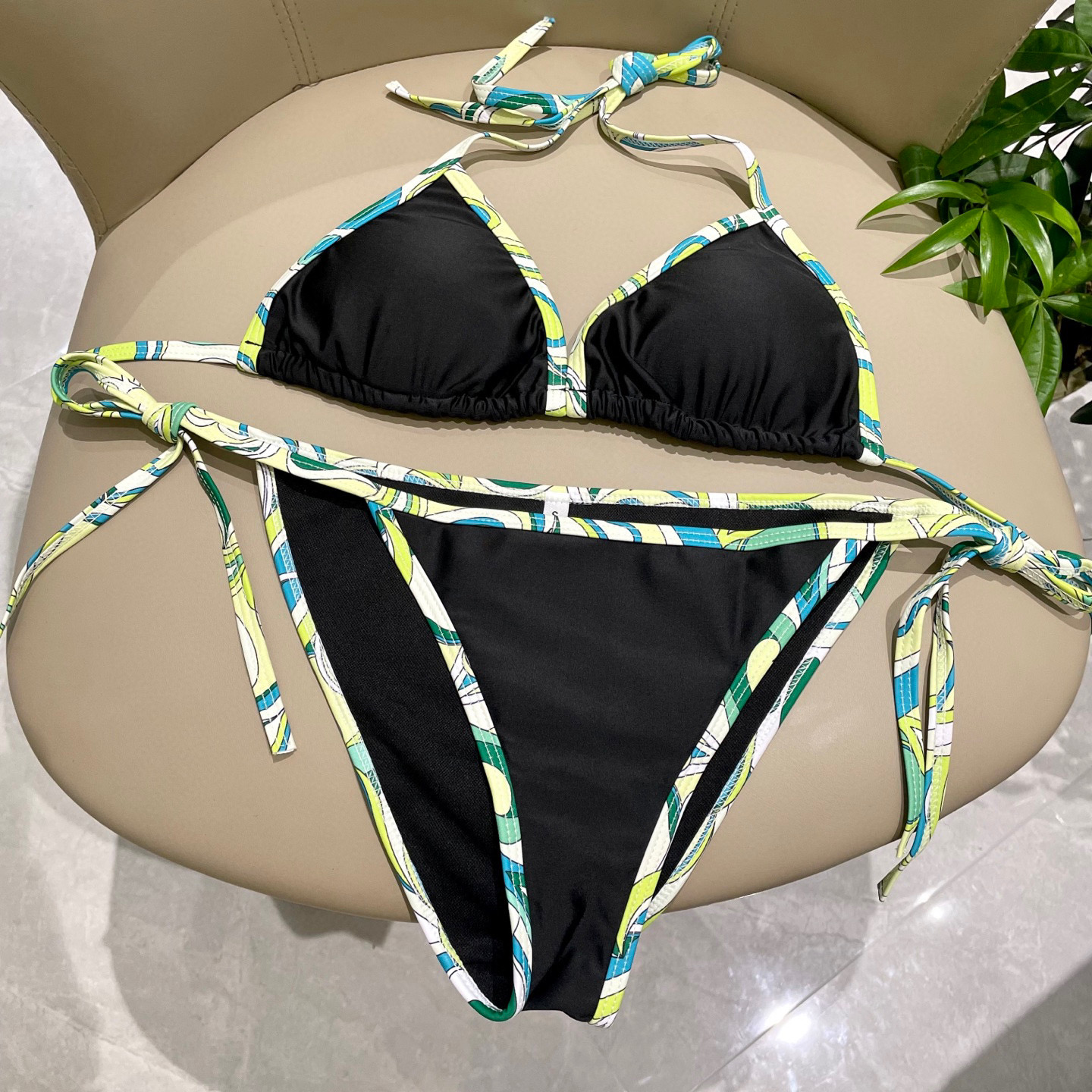  Puccl
专柜新款分体比基尼 😍🥰适合多种场景的游泳衣🏊‍♀️海边 游泳池 温泉 水上乐园 漂流都可