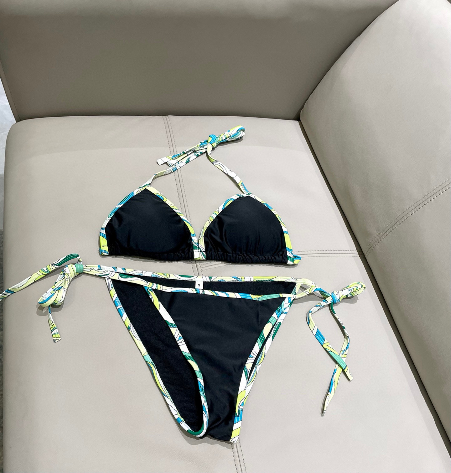  Puccl
专柜新款分体比基尼 😍🥰适合多种场景的游泳衣🏊‍♀️海边 游泳池 温泉 水上乐园 漂流都可