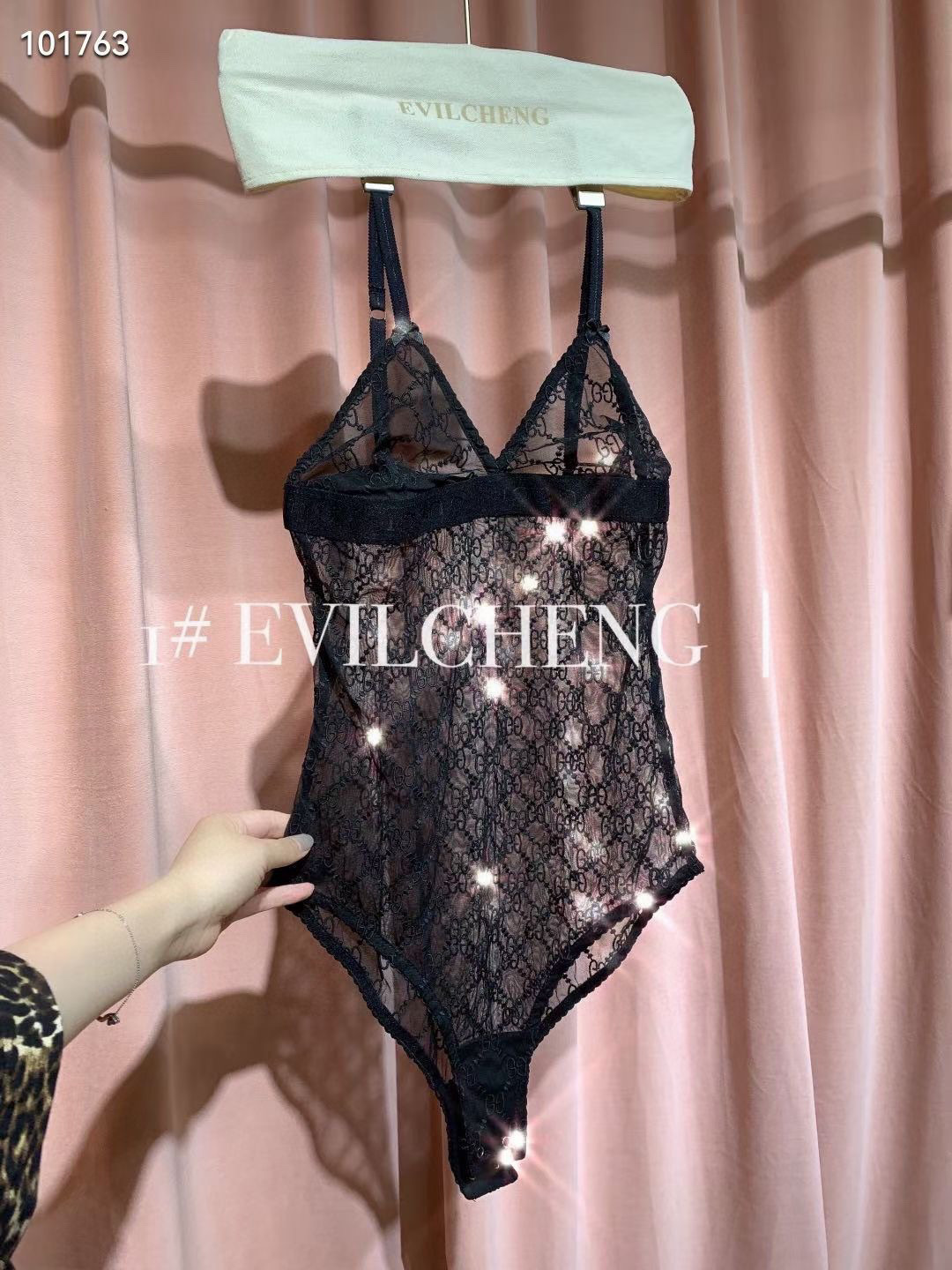 Gucci古奇新款网纱泳衣👙 上身超级棒！同步各大专柜发售，自然而然呈现时尚感！十分减龄，具有年轻活力
