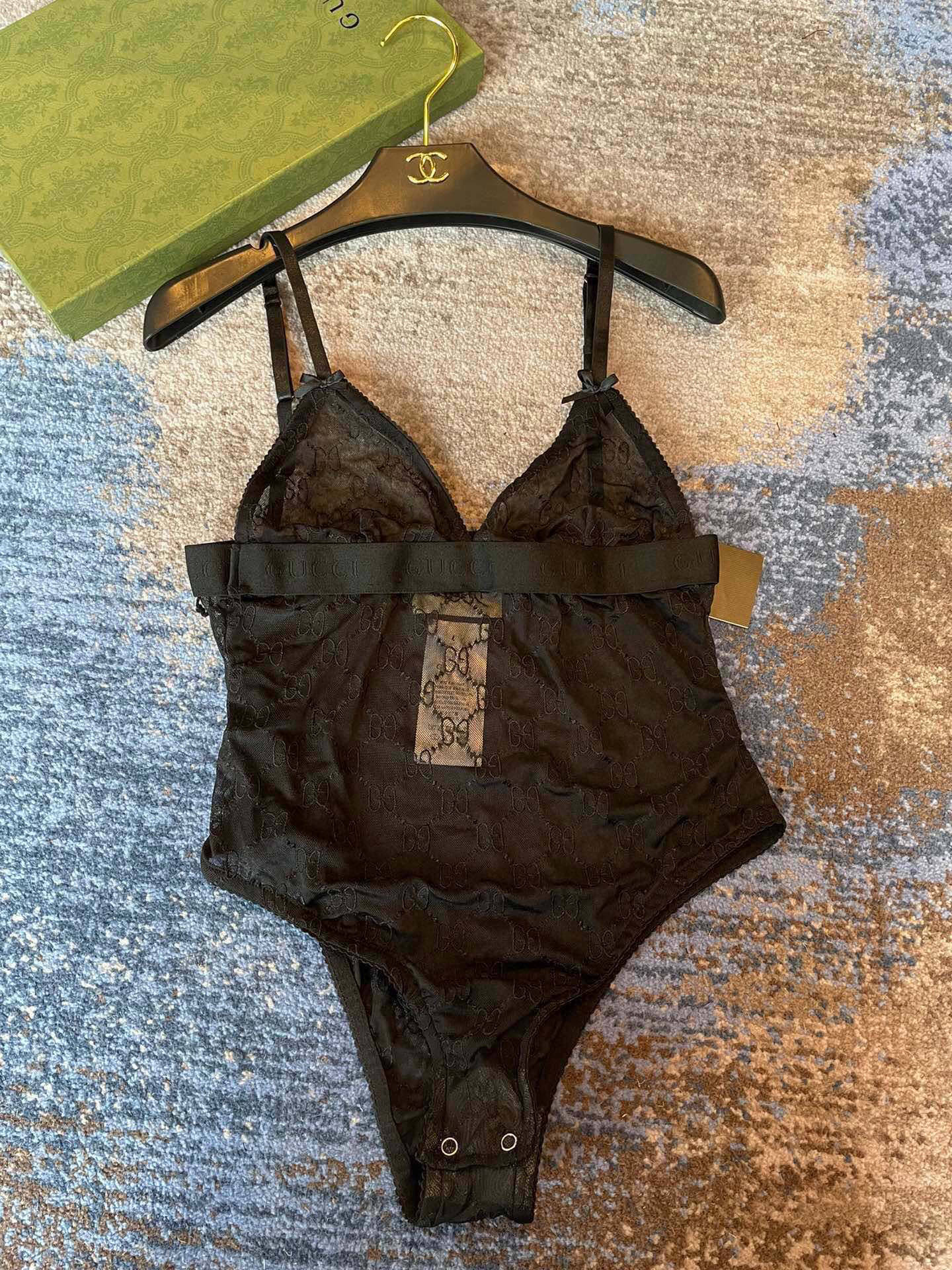  Gucci古奇新款网纱泳衣👙 上身超级棒！同步各大专柜发售，自然而然呈现时尚感！十分减龄，具有年轻活力