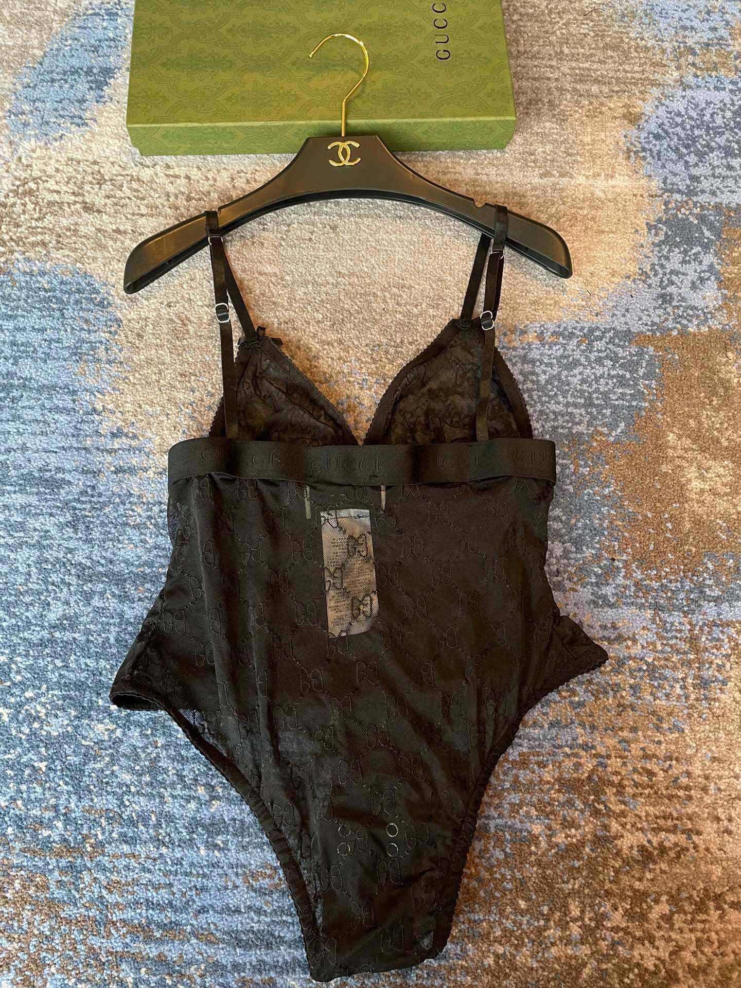  Gucci古奇新款网纱泳衣👙 上身超级棒！同步各大专柜发售，自然而然呈现时尚感！十分减龄，具有年轻活力