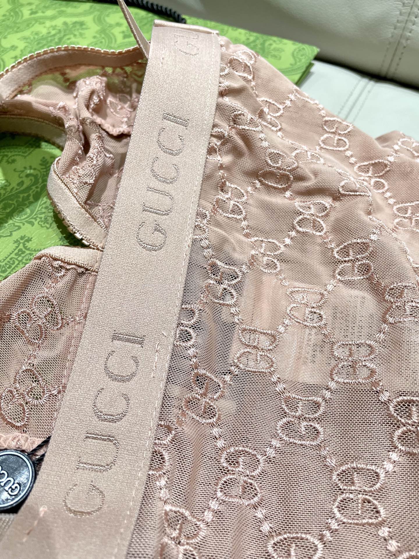  Gucci古奇新款网纱泳衣👙 上身超级棒！同步各大专柜发售，自然而然呈现时尚感！十分减龄，具有年轻活力
