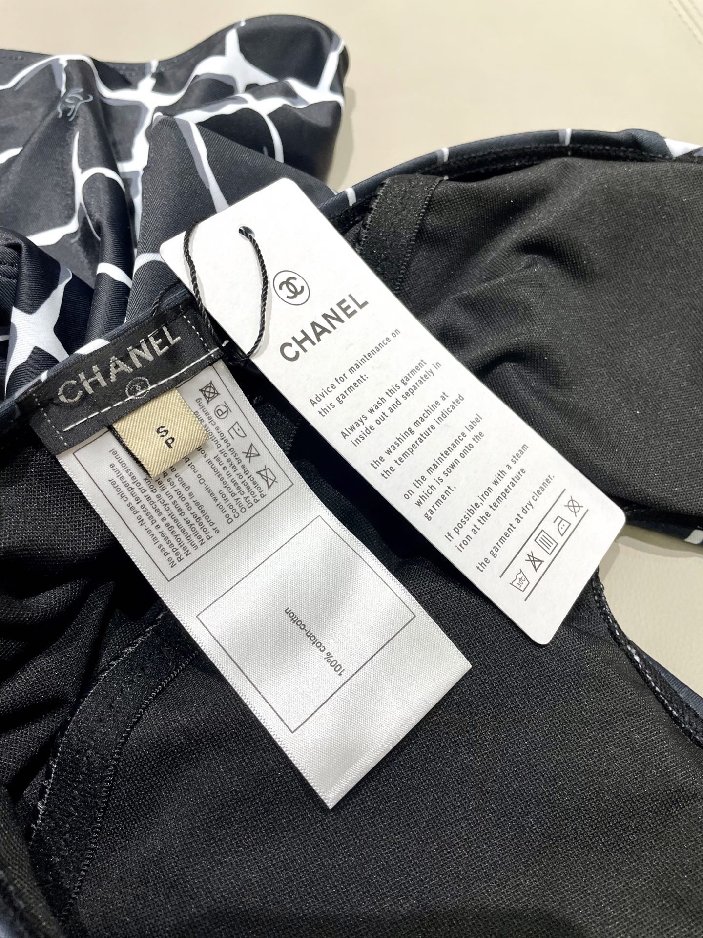  Chanel 新款泳衣😍🥰适合多种场景的游泳衣🏊‍♀️海边 游泳池 温泉 水上乐园 漂流都可以😌内搭也