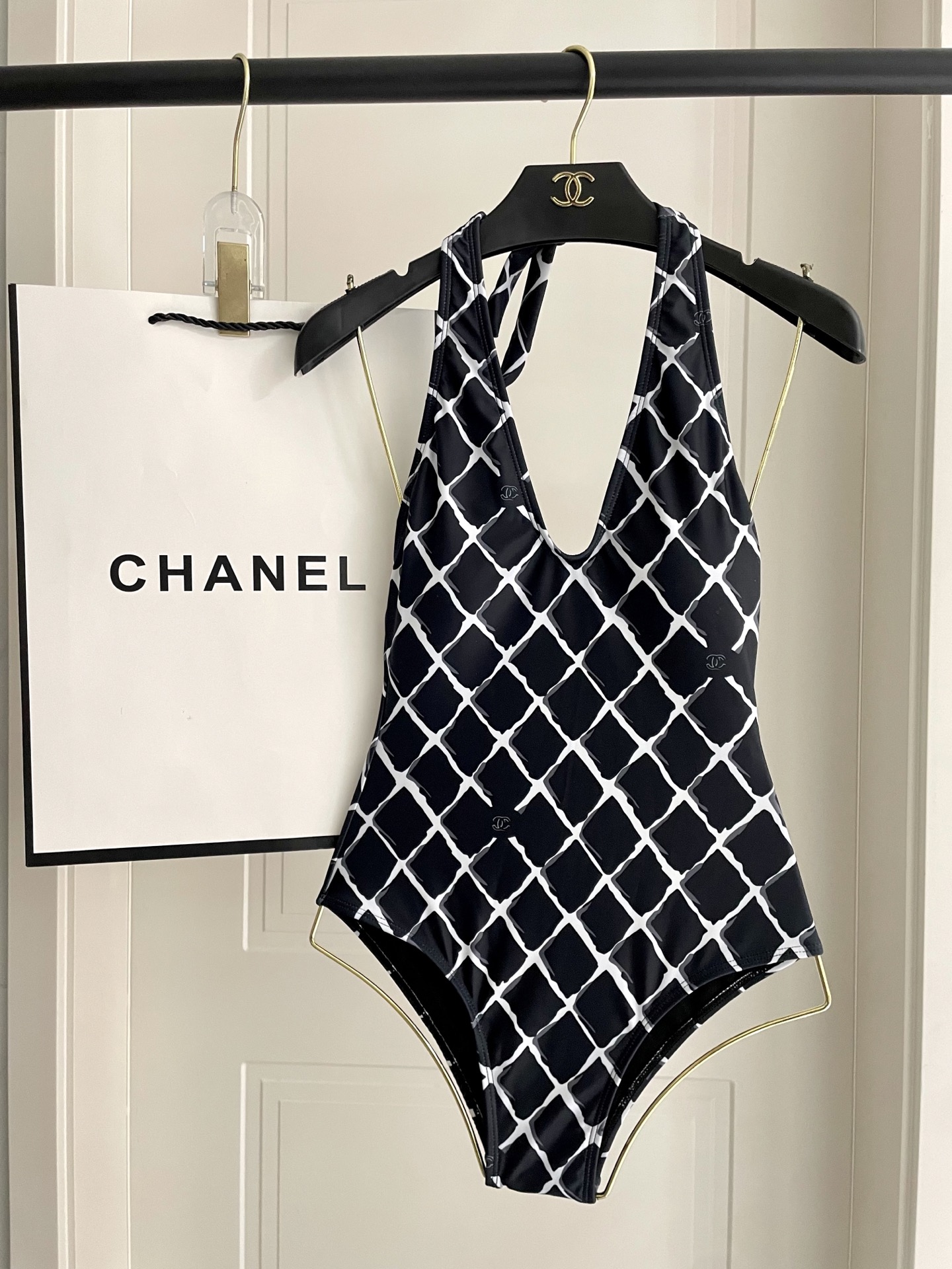  Chanel 新款泳衣😍🥰适合多种场景的游泳衣🏊‍♀️海边 游泳池 温泉 水上乐园 漂流都可以😌内搭也